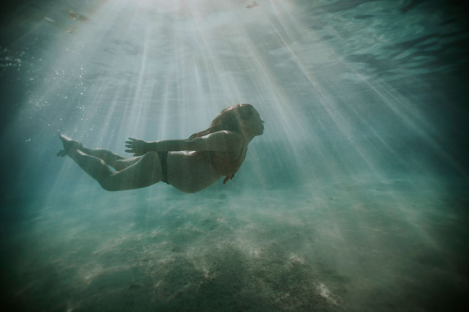 Oahu-Hawaii-Underwater-Maternity-Photographer-32.jpg