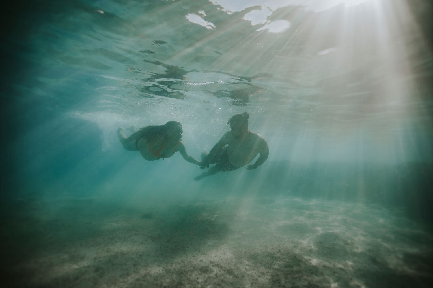 Oahu-Hawaii-Underwater-Maternity-Photographer-33.jpg