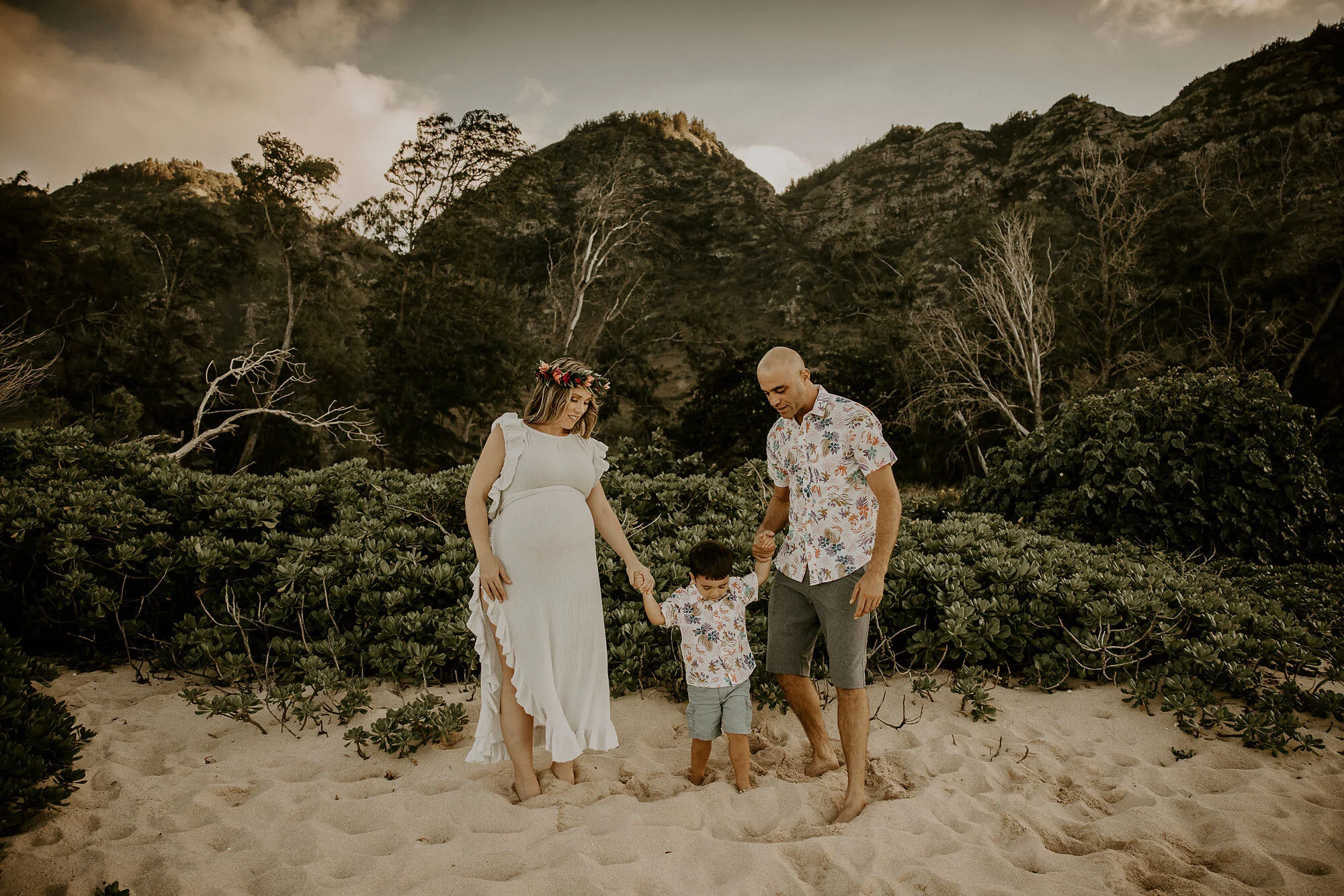 North Shore Mountains | Oahu, Hawaii Maternity Photographer