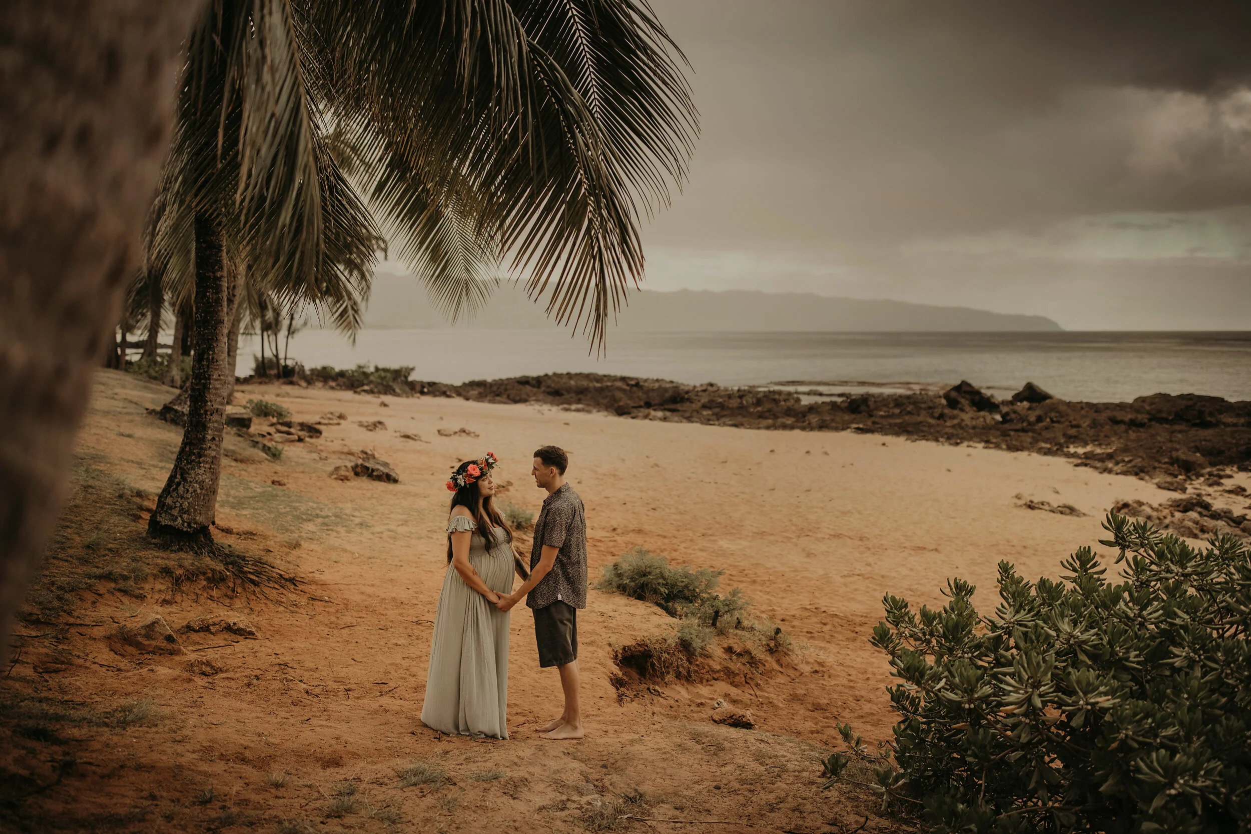 North Shore Oahu Maternity Photos 04.jpg