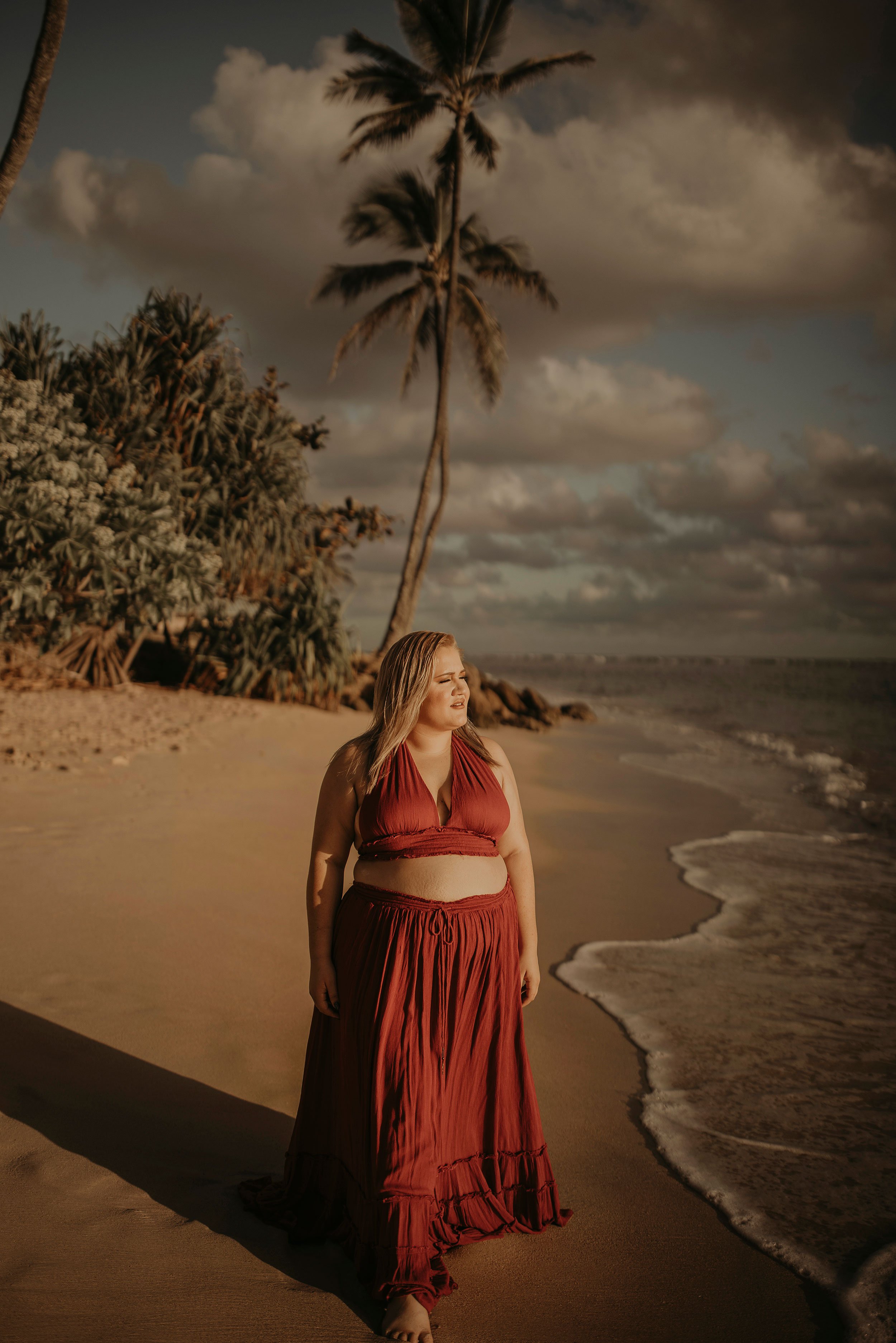 oahu-hawaii-maternity-photographer-babymoon-photography-011.jpg