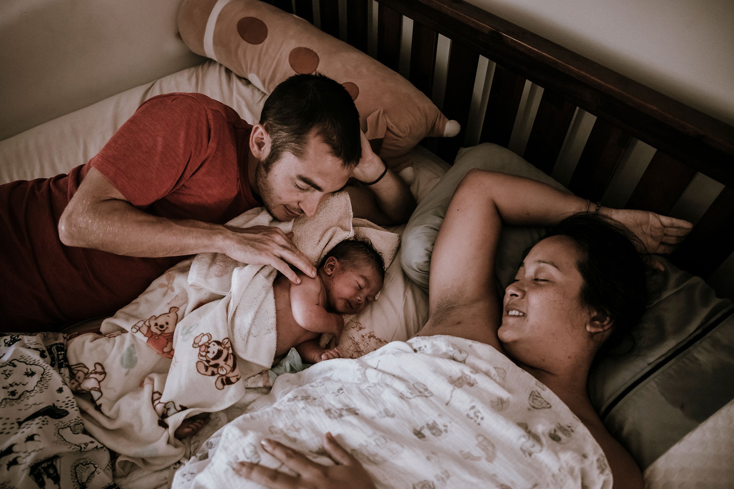 hawaii-birth-photographer-oahu-home-birth-midwife-selena-green-19.jpg