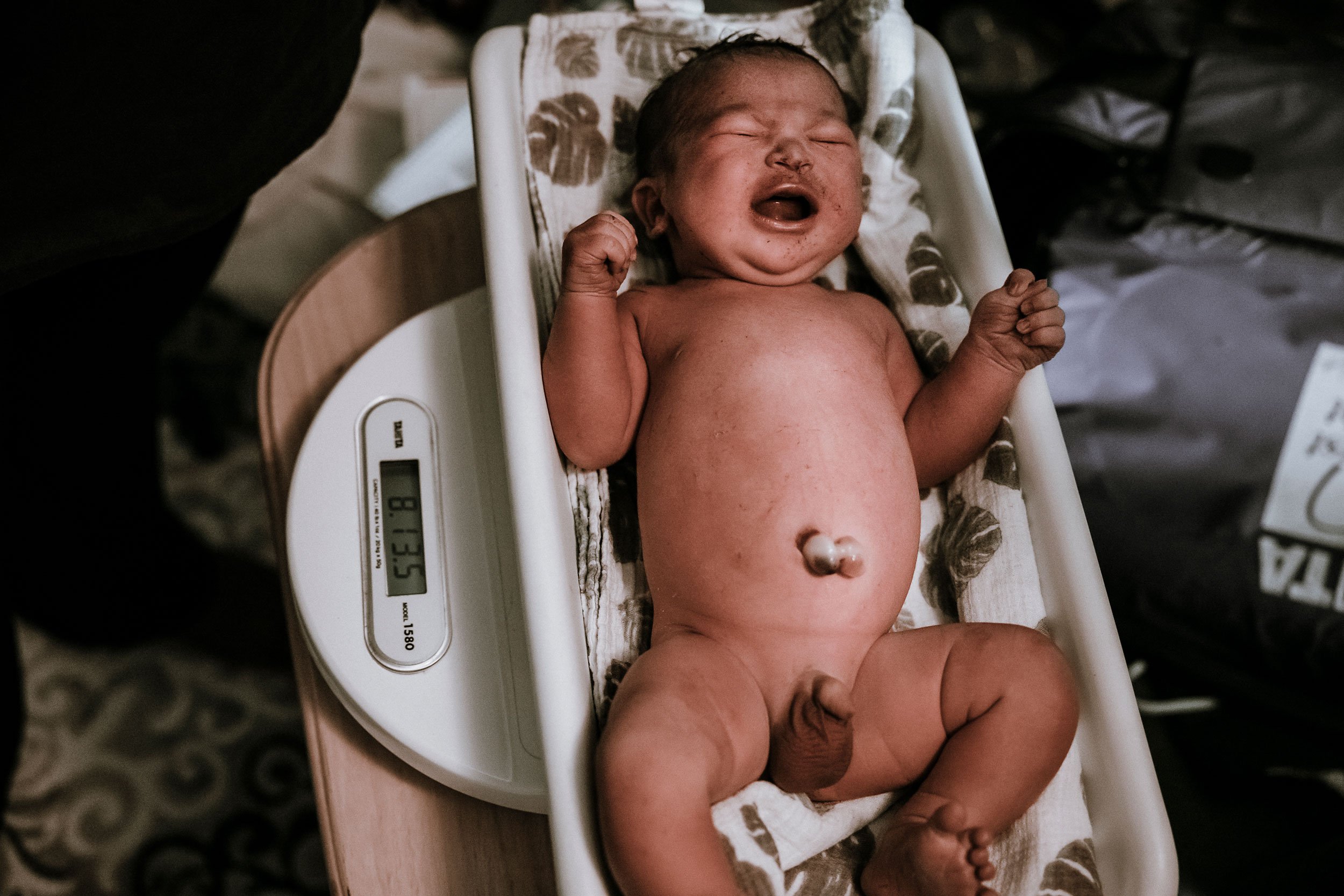 hawaii-birth-photographer-oahu-home-birth-midwife-selena-green-20.jpg
