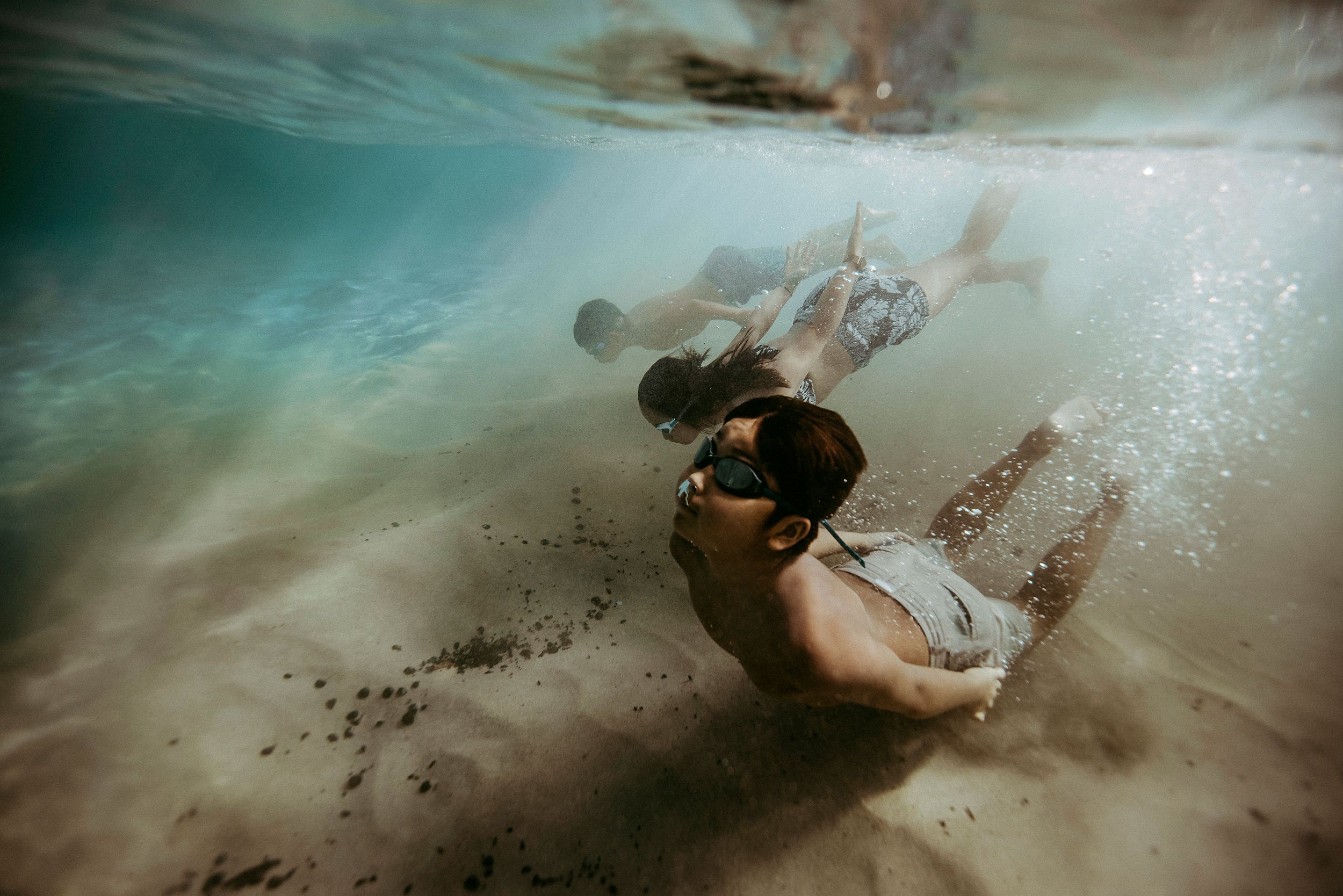 hawaii-oahu-family-photographer-underwater-35.jpg
