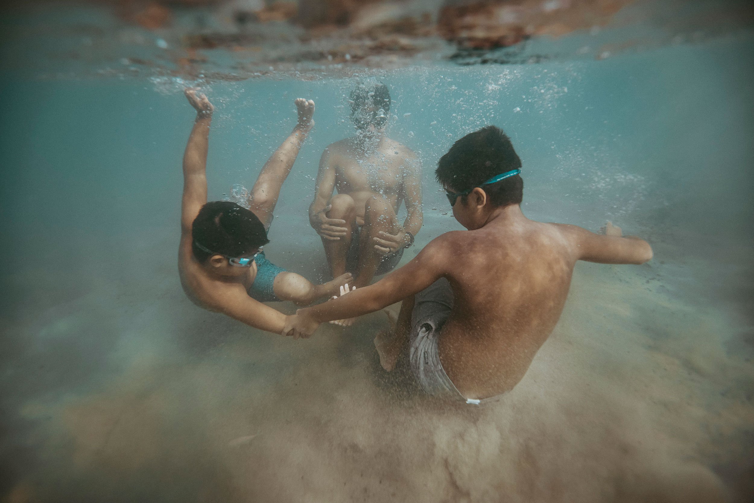 hawaii-oahu-family-photographer-underwater-41.jpg