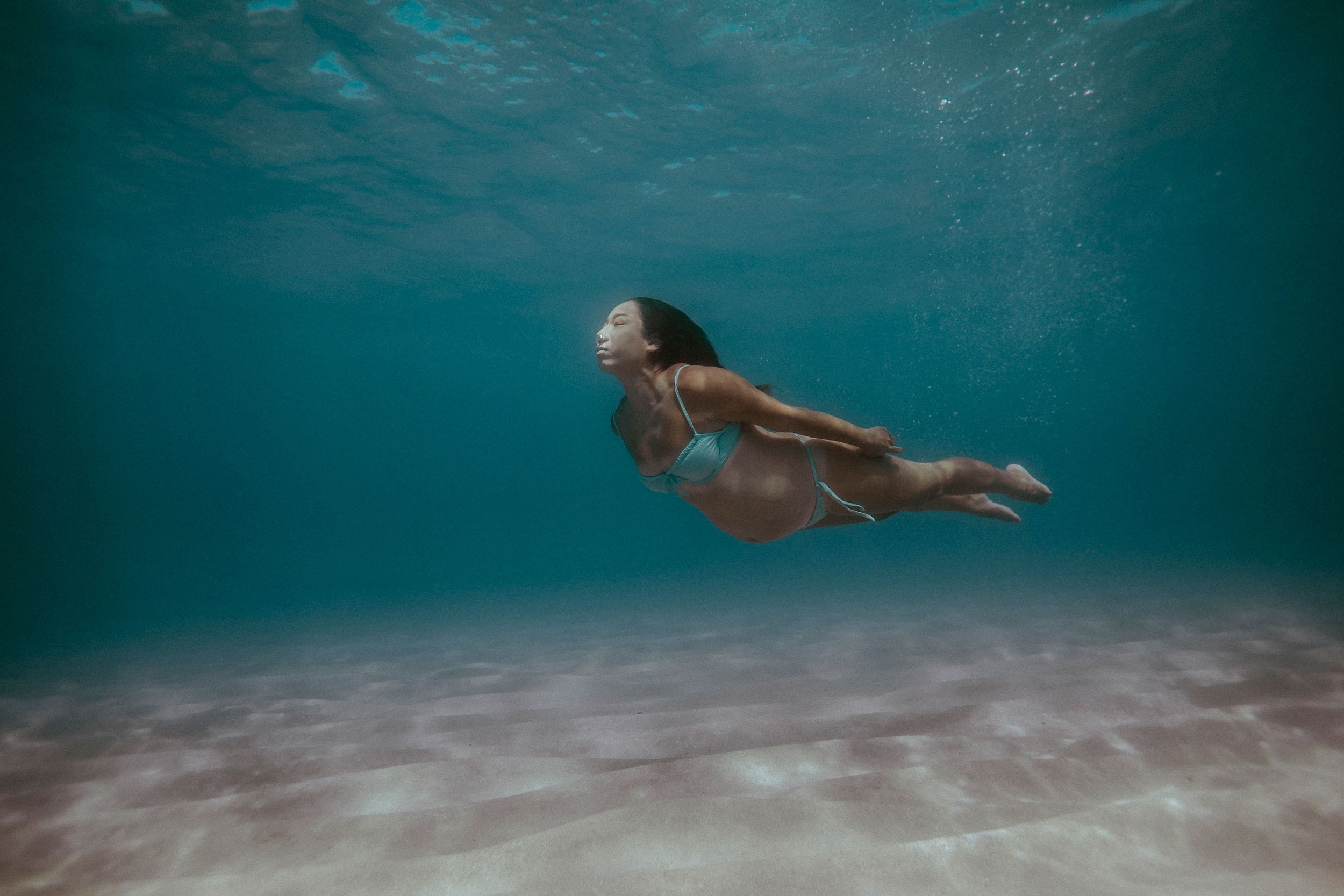 Kona-Big-Island-Underwater-Maternity-Photos-The-Sophia-Co-16.jpg