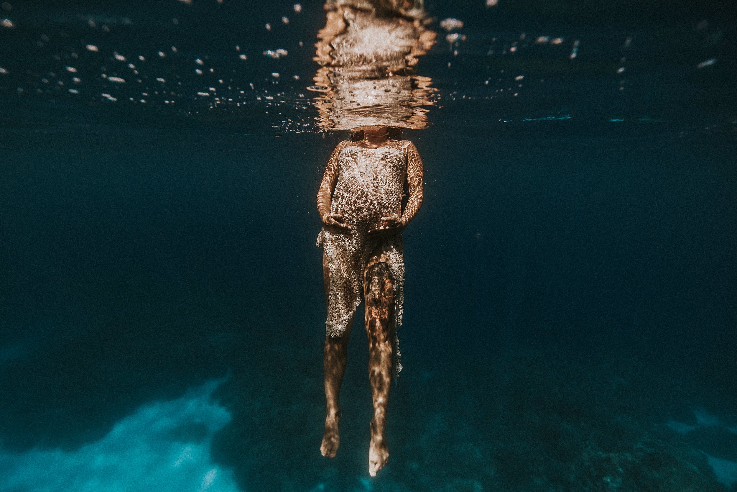 Kona-Big-Island-Underwater-Maternity-Photos-10.jpg