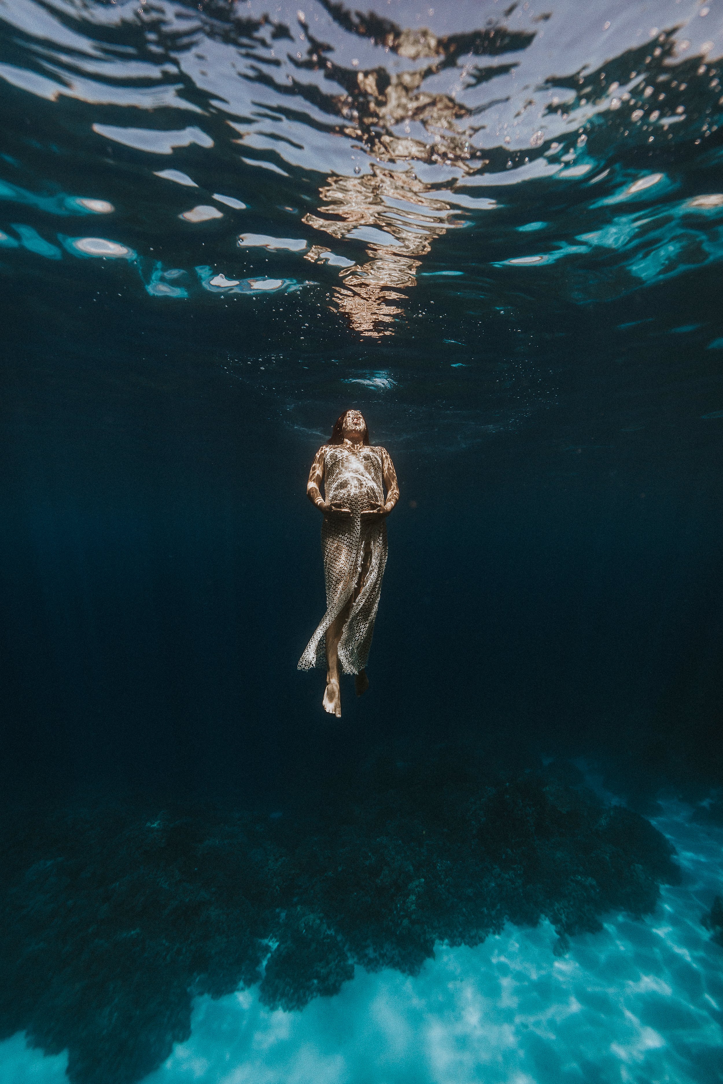 Kona-Big-Island-Underwater-Maternity-Photos-08.jpg