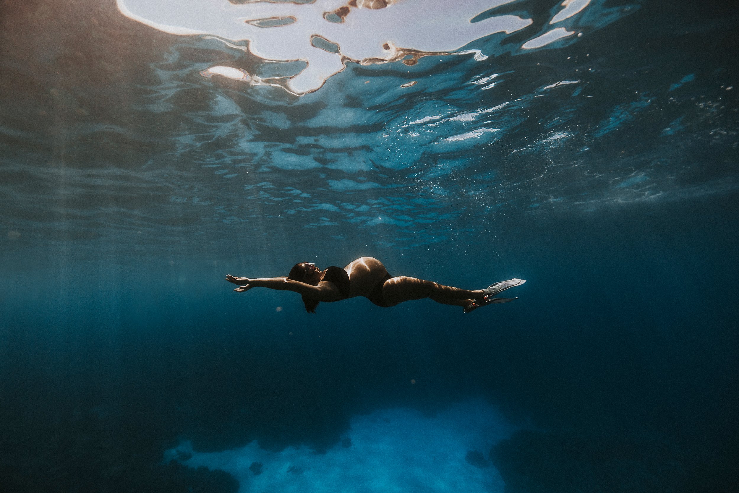 Kona-Big-Island-Underwater-Maternity-Photos-16.jpg