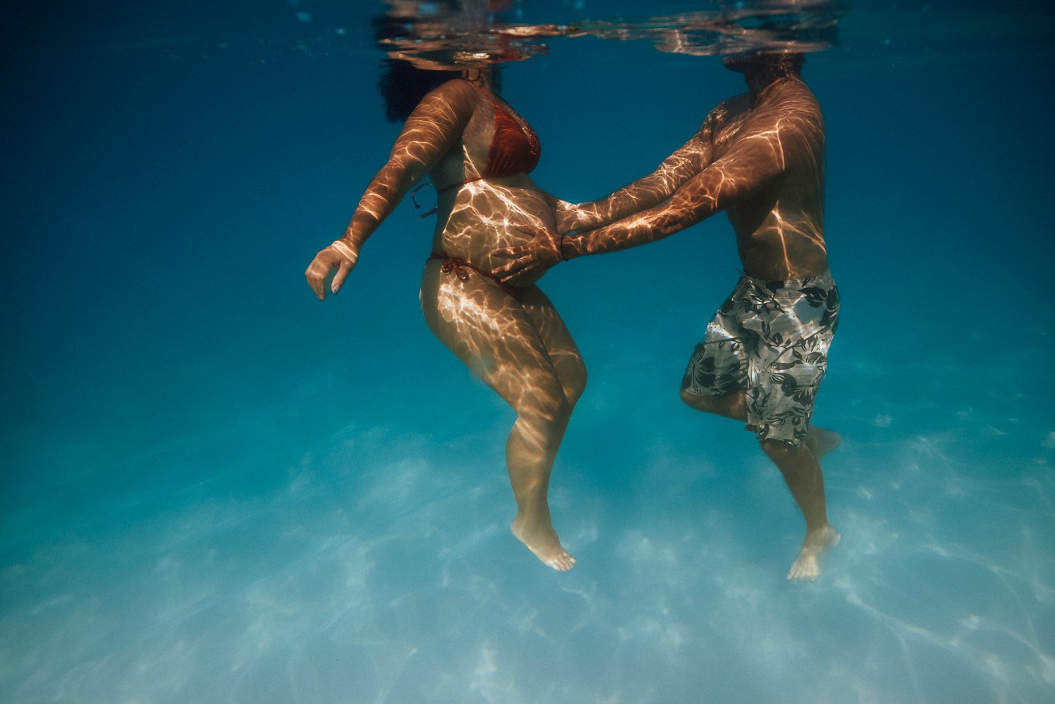 hawaii-oahu-maternity-photographer-underwater-17.jpg