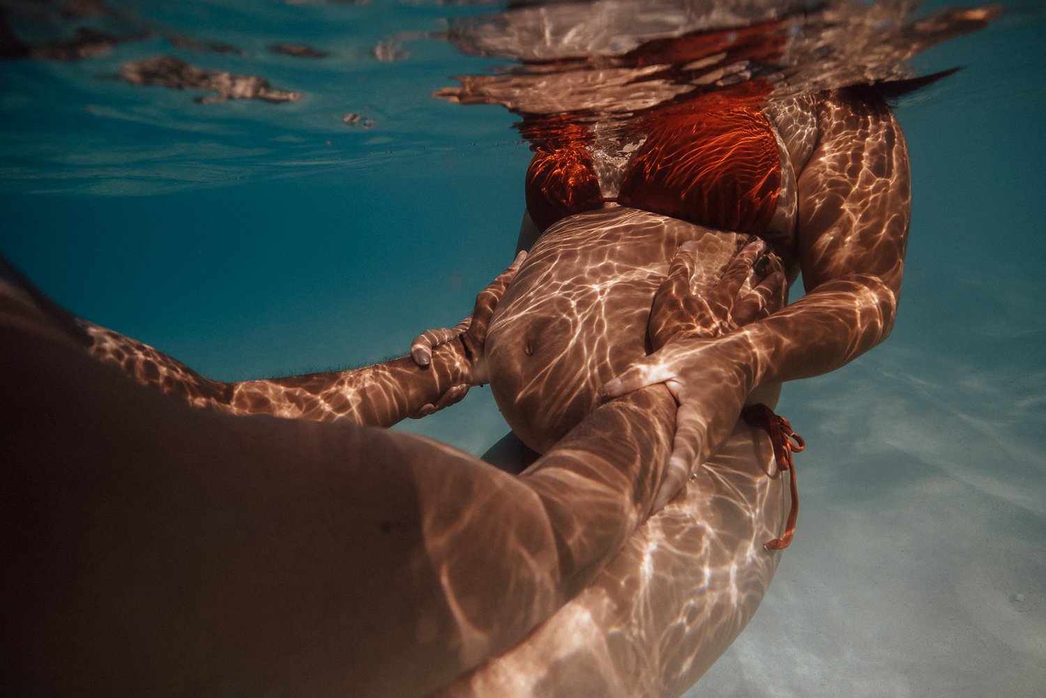 hawaii-oahu-maternity-photographer-underwater-20.jpg