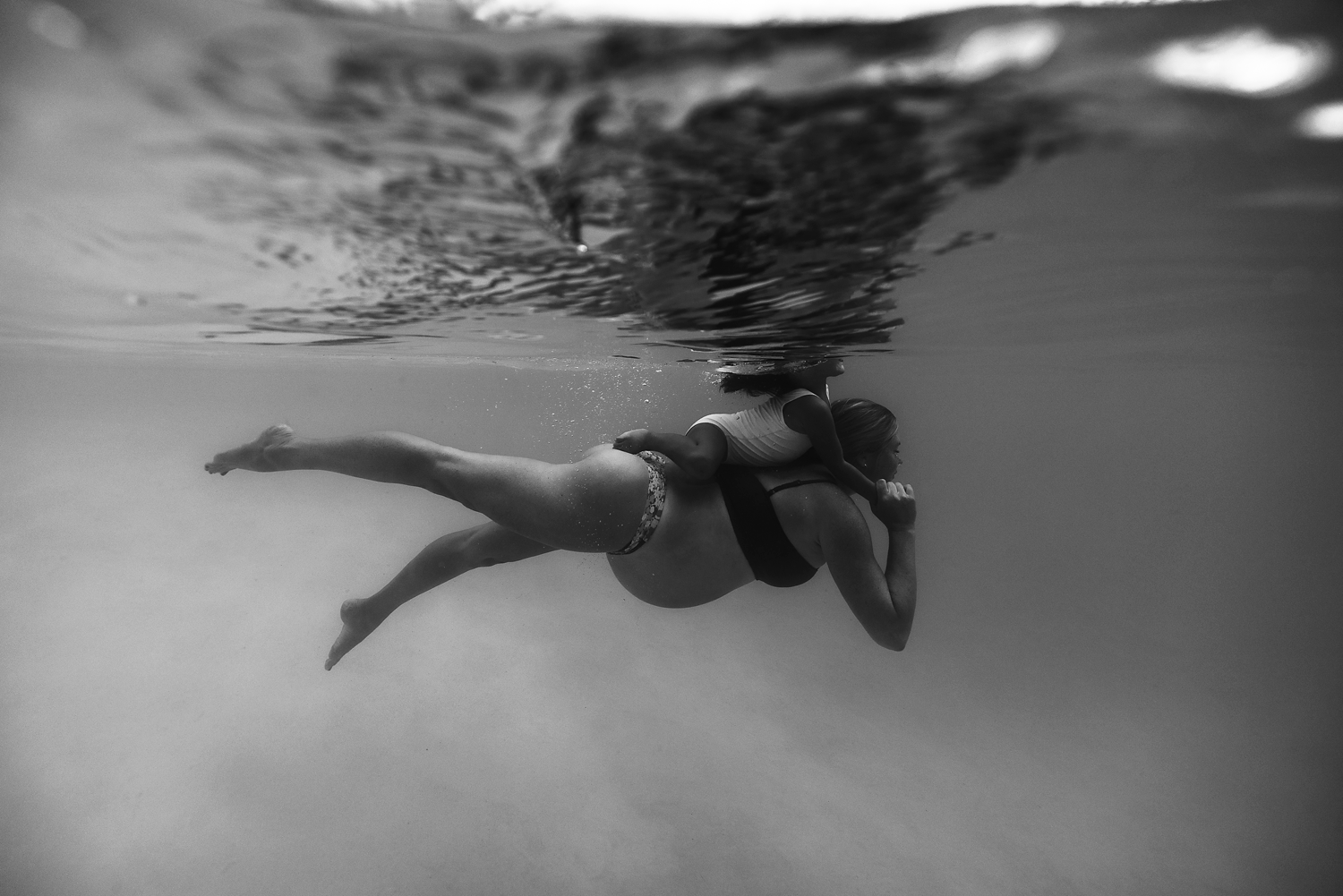 hawaii-underwater-maternity-photos-maternity-photographer-oahu-03.png