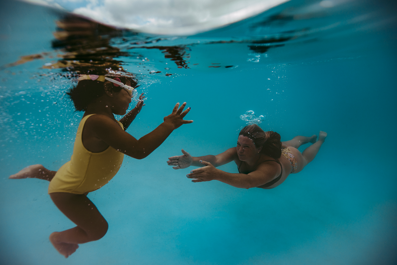 hawaii-underwater-maternity-photos-maternity-photographer-oahu-04.png