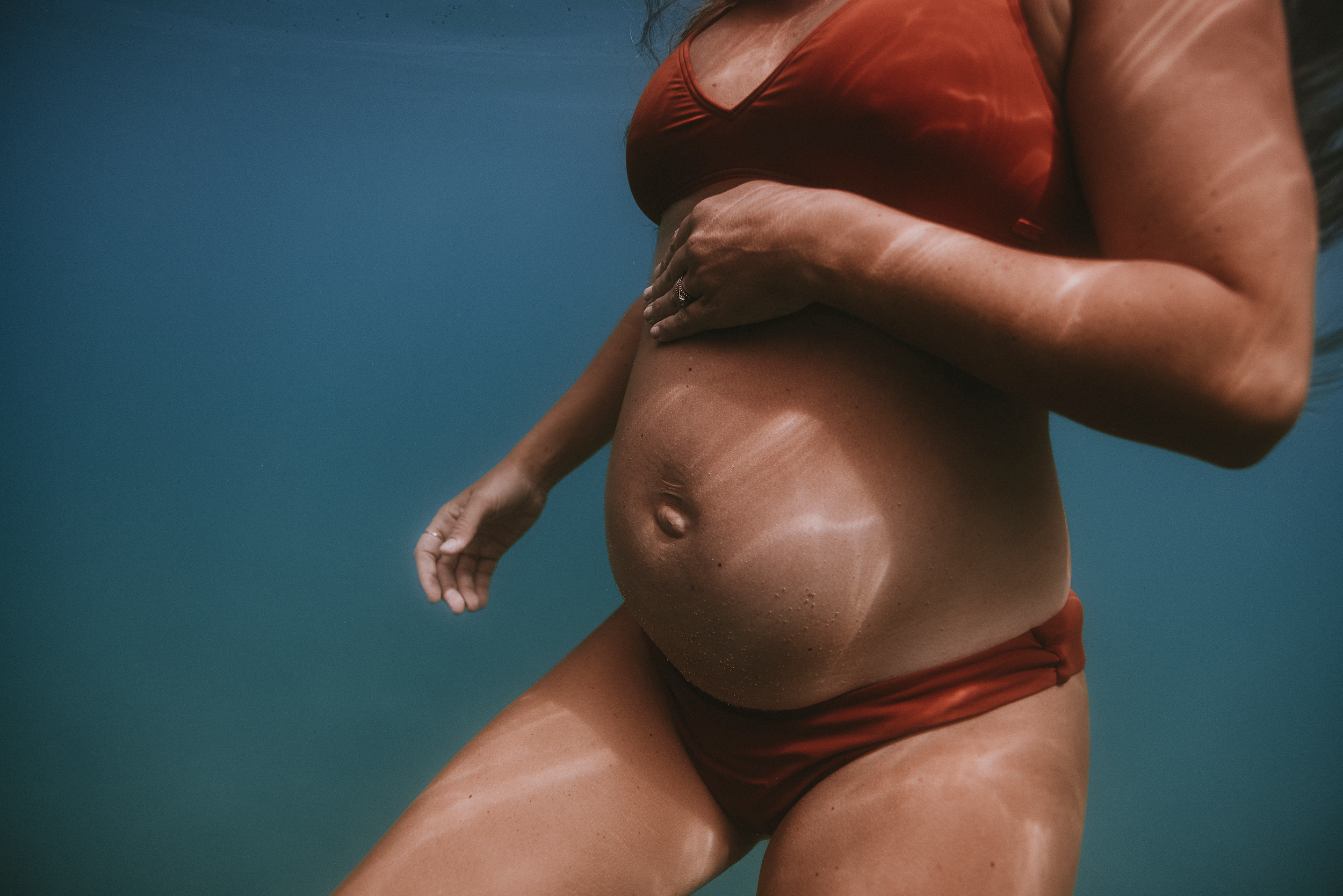 Maui Maternity Photographer Underwater Photos 06.png