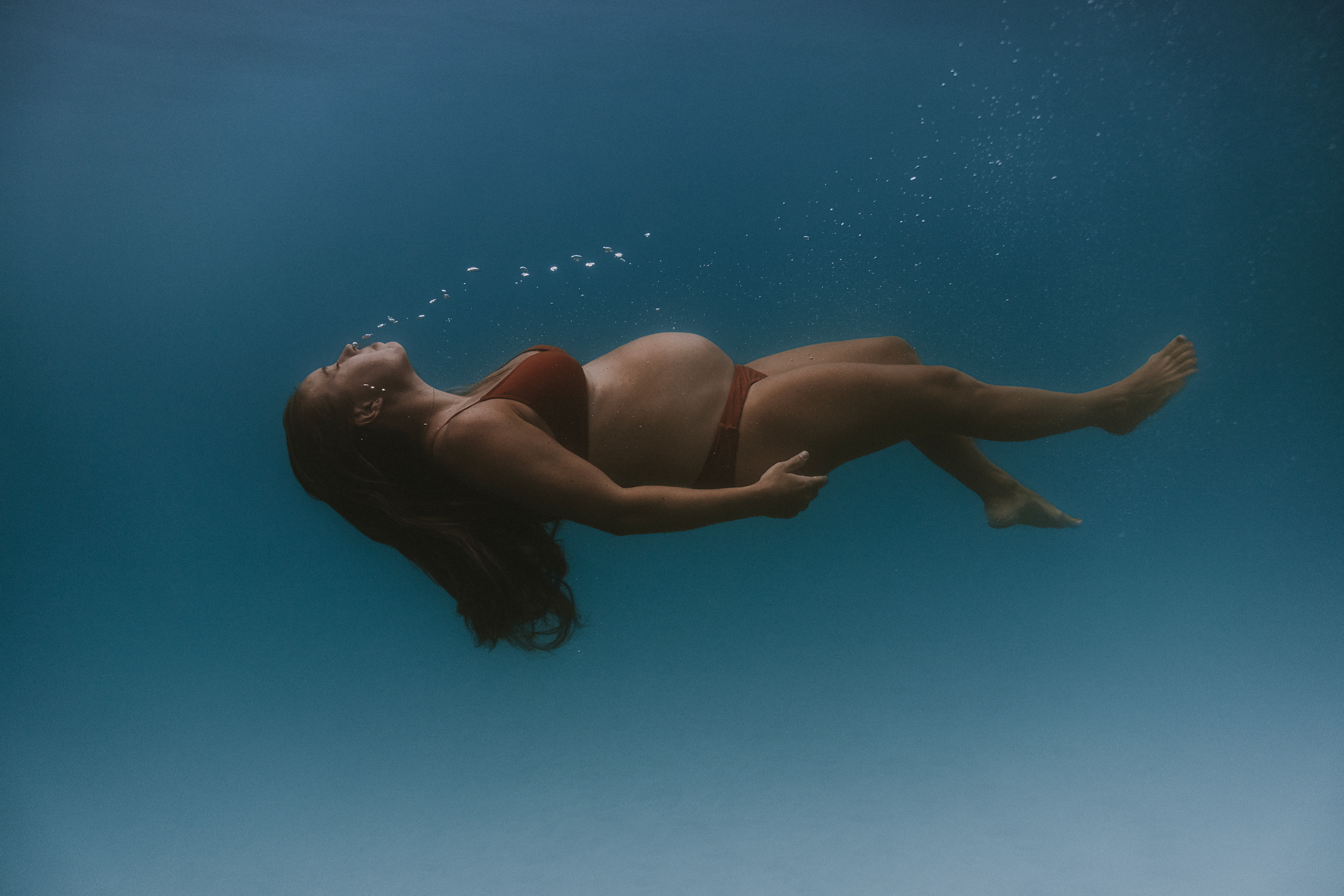 Maui Maternity Photographer Underwater Photos 07.png