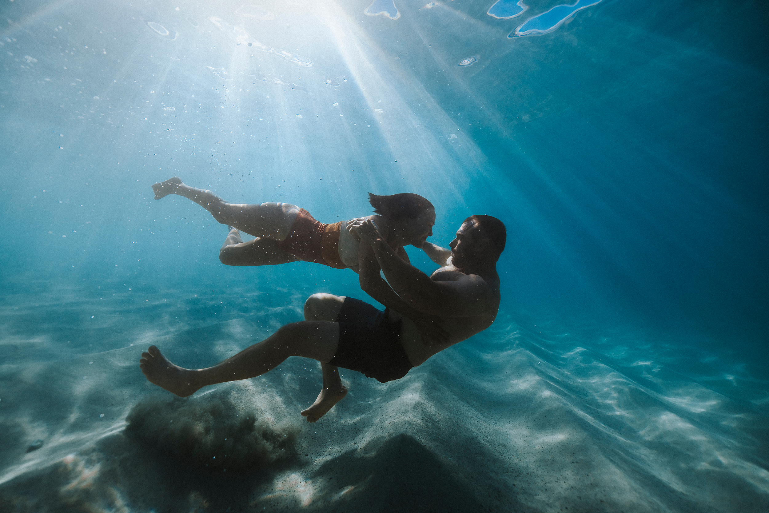 hawaii family photographer underwater 10.png