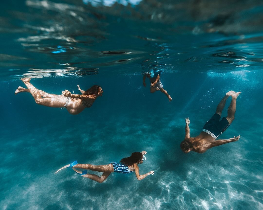 There is something about capturing a whole family underwater, especially when they are waiting for a new baby to join their pack 🩵

Barb is an amazing photographer and I &ldquo;met&rdquo; her online years ago when all of our kids were tiny and so ma