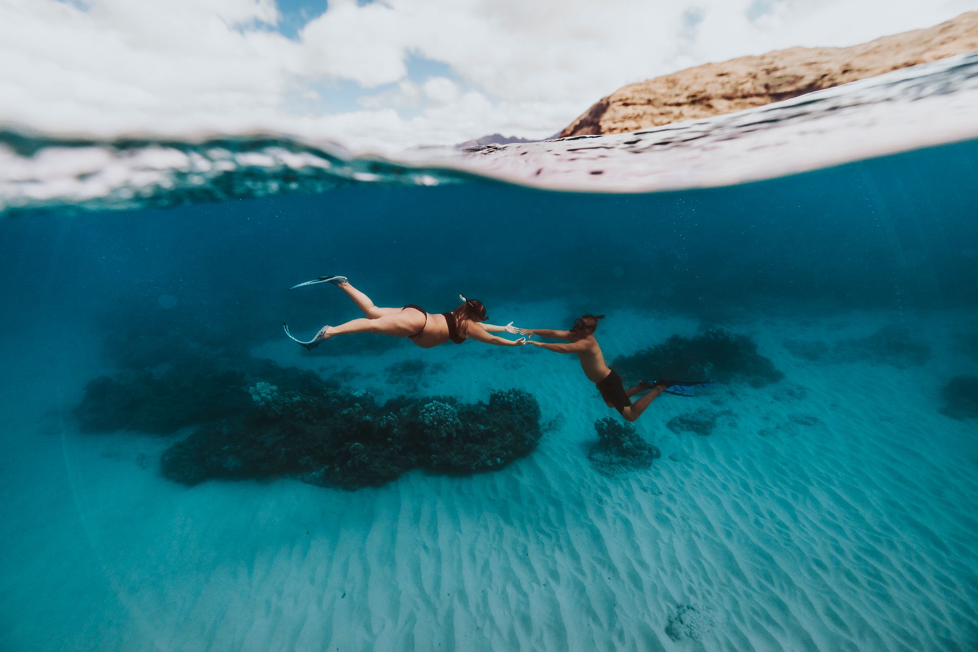 hawaii-maternity-photographer-babymoon-underwater-maternity-photos-oahu-16.png
