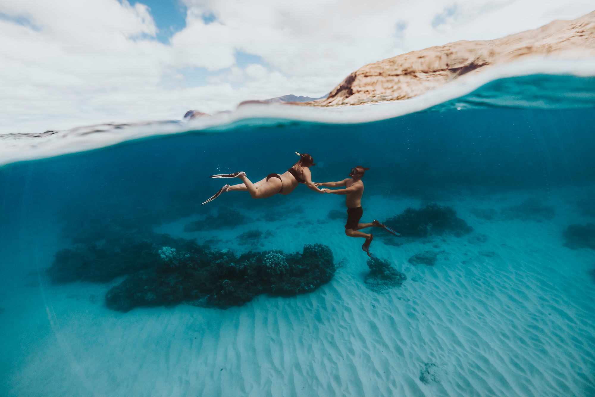 hawaii-maternity-photographer-babymoon-underwater-maternity-photos-oahu-17.png