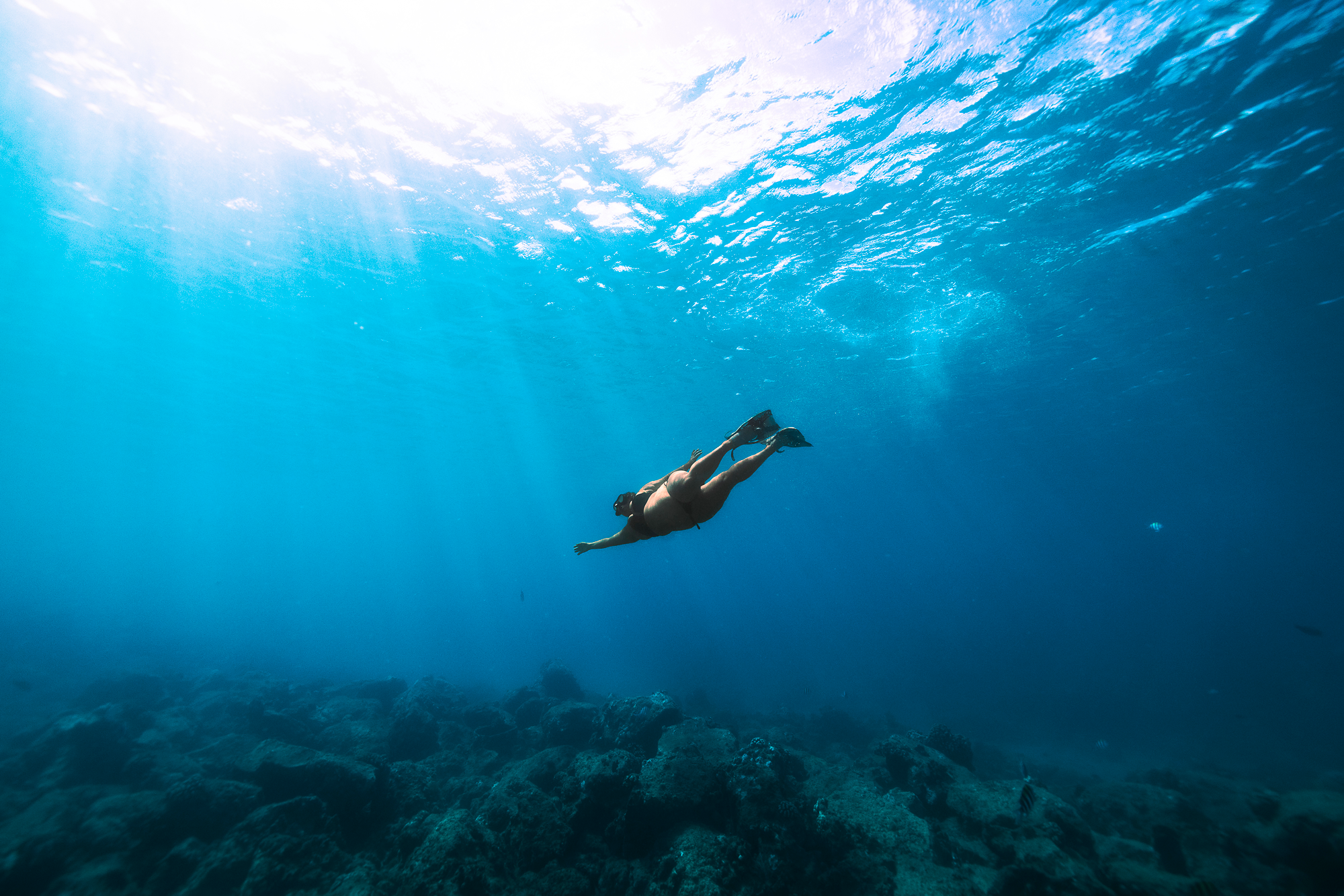hawaii-maternity-photographer-babymoon-underwater-maternity-photos-oahu-20.png