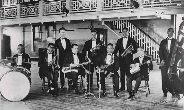 Remembering trad jazz trombonist Earl Humphrey, who passed away on June 26, 1971 in New Orleans, Louisiana. He was the brother of notable jazz players Willie Humphrey and Percy Humphrey.
_
📷: Manuel Perez's Garden of Joy Orchestra at the Knights of 