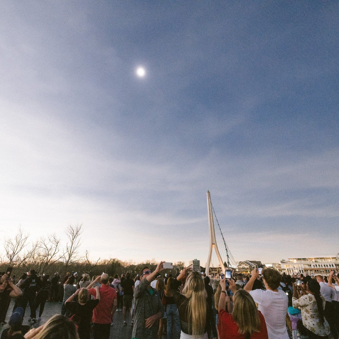 Once-in-a-lifetime moment #atbridgepark. 🌔✨ #TotalSolarEclipse2024

📸: @robbmccormickphotography