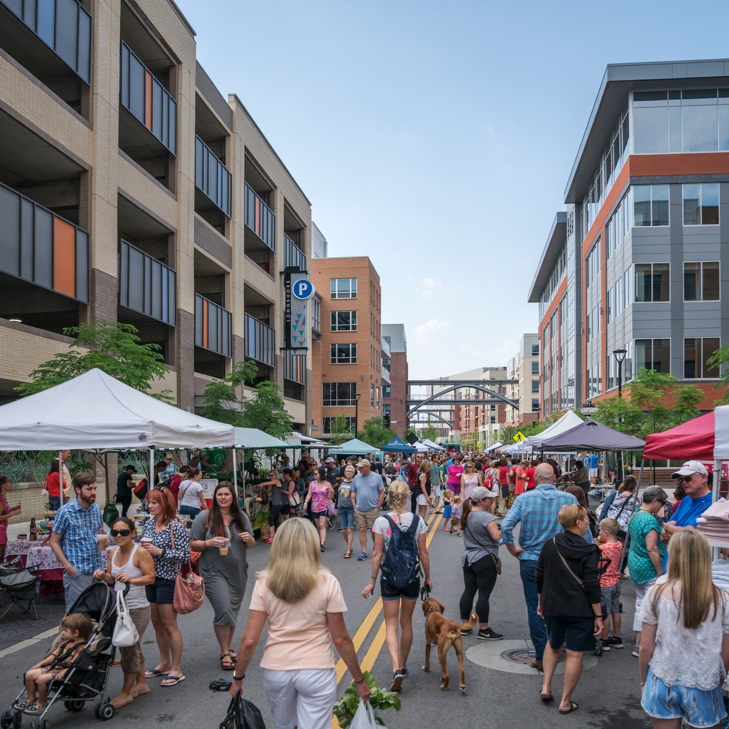 Creating community, one market at a time 🌱 @thedublinmarket returns to Bridge Park on Saturday, May 4 from 9am-noon every weekend through September.