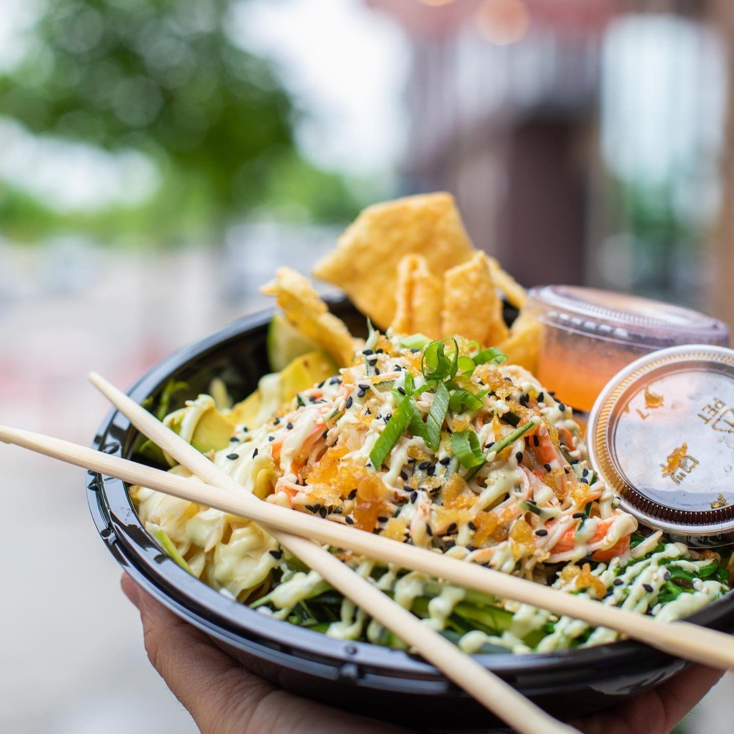 Warmer weather #atbridgepark calls for a fresh, island-inspired poke bowl from @haipoke 🌴