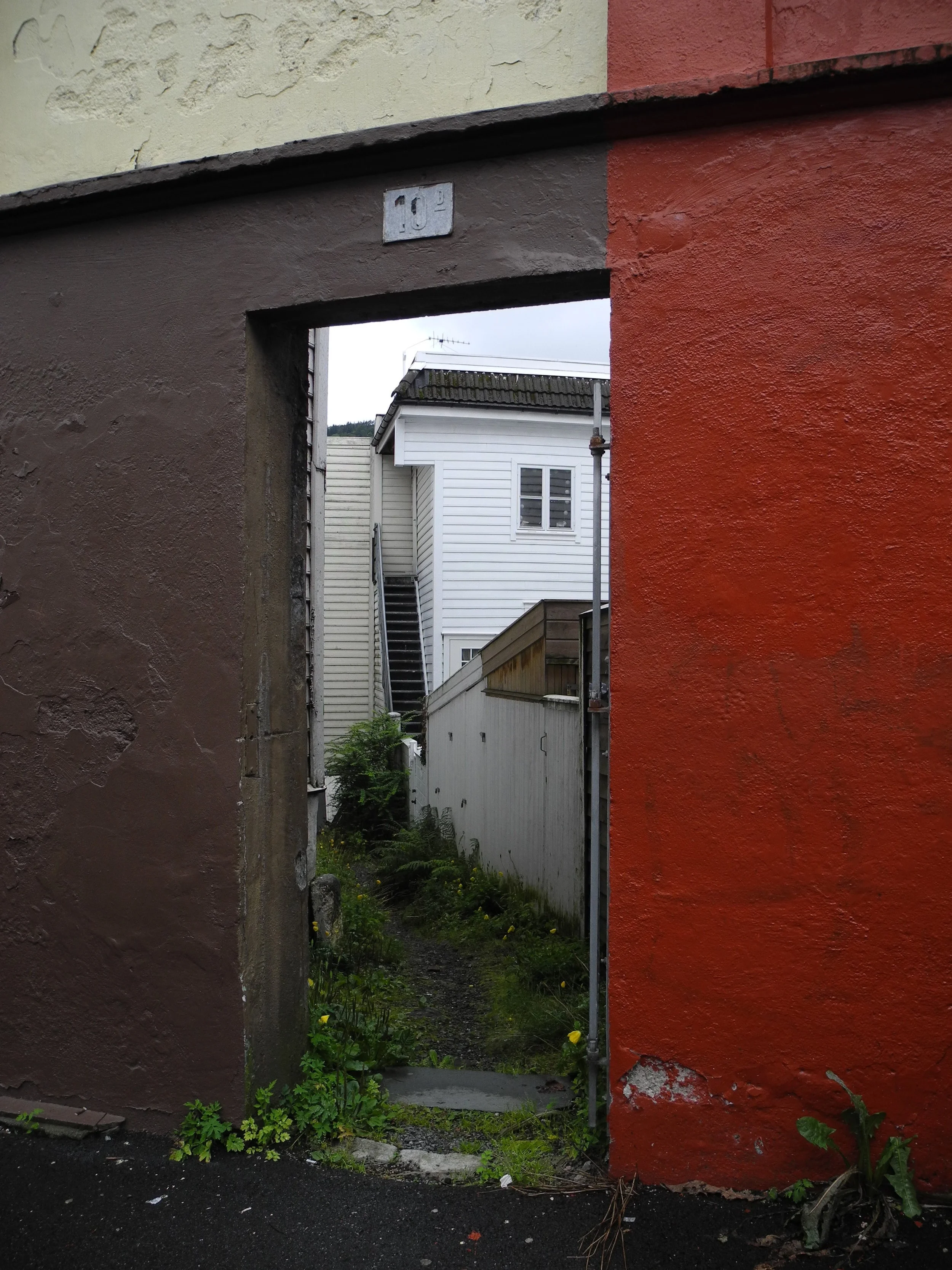 A doorway in Bergen