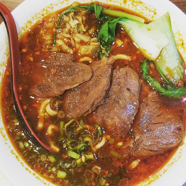 This beef noodle soup was spicy, tangy, and delicious. The beef was so tender and the noodles were fresh, defineatly house-made. My idea of comfort food 😍
If you live in Dallas, love chinese food, do yourself a solid and try this place☝️
...you can 