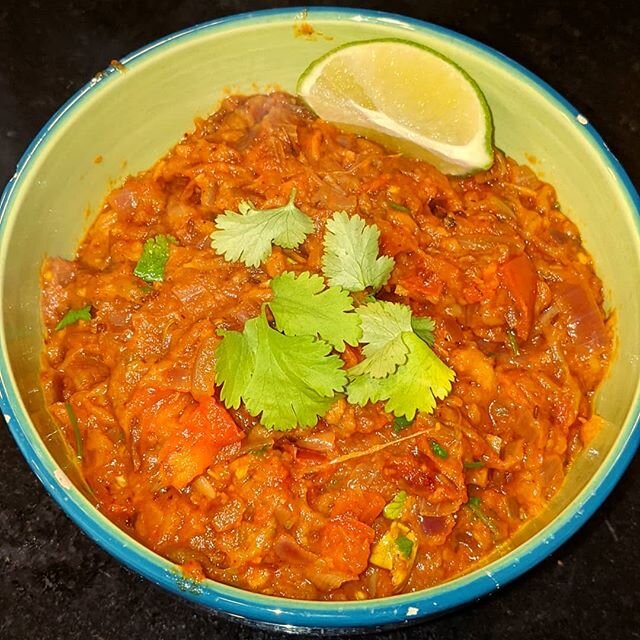 Baingan Bharta - &quot;Smoked Eggplant&quot; stew gets its smokiness from the charring of the eggplant and a special ingredient (watch my highlight to see 😉). Serve this goodness with naan, bread, rice, chips... You're the boss 👊😎
Pro tip next tim