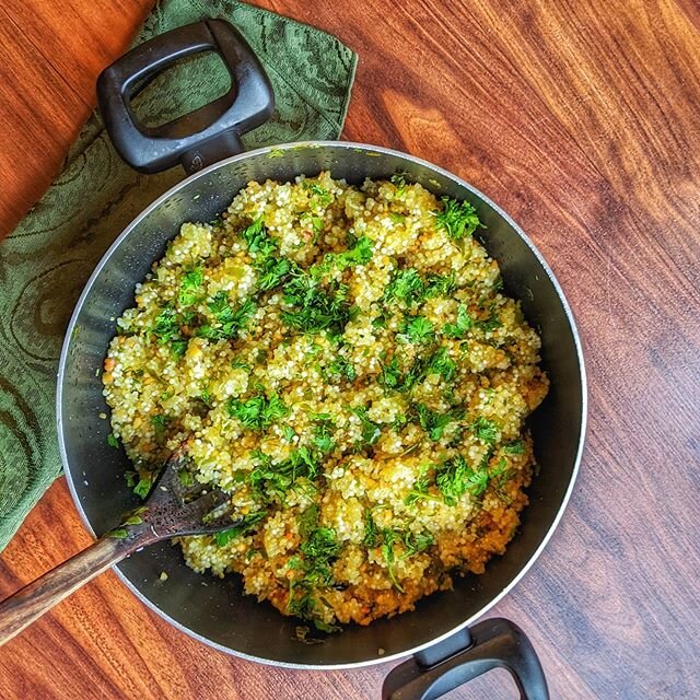 Sabudana Khichdi 
This dish is so rich! Made with Tapioca pearls, ground peanuts and chillies, my version of comfort food 💓

#tapiocapearls #southindianfood #spicyfood #breakfastidea #foodblogfeed #foodporn #foodpornography #recipeoftheday #veganbre