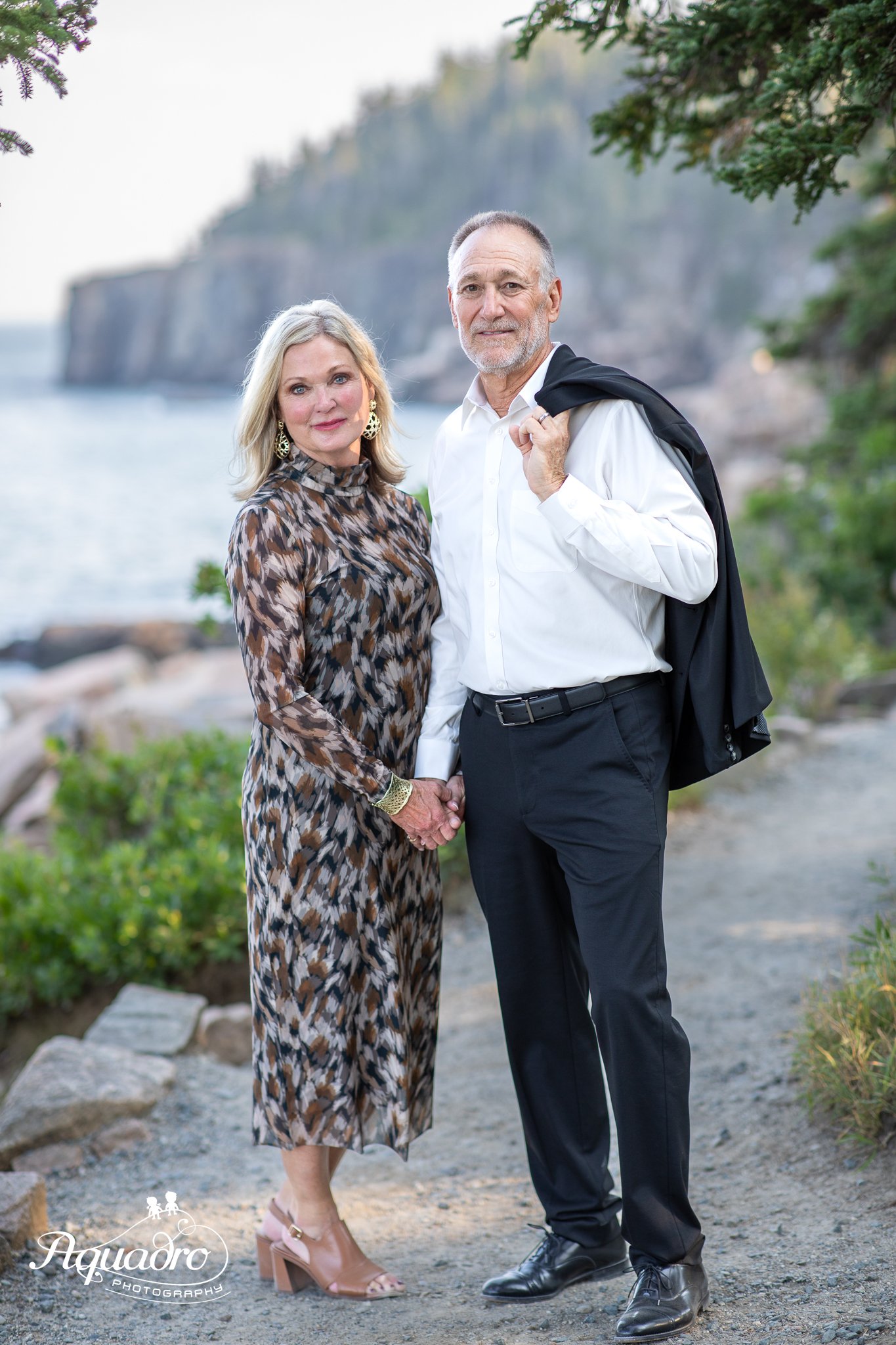 couple anniversary photos ocean path acadia national park