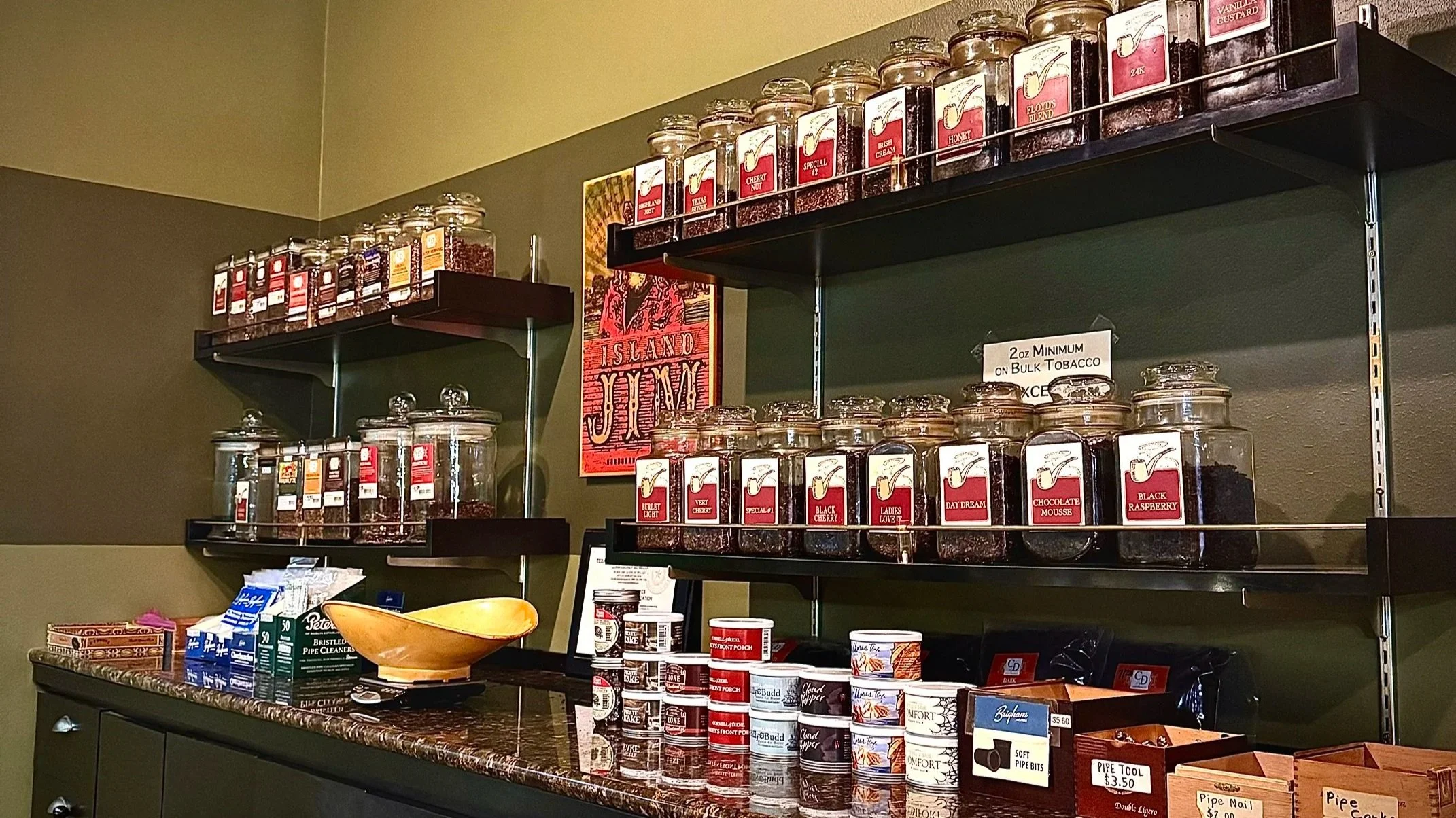 pipe-tobacco-feature-at-the-smoke-ring