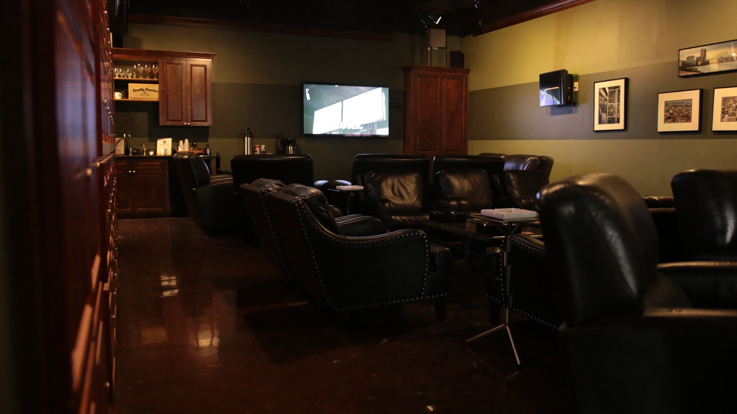 The-Smoke-Ring-Webster-TX-lounge-picture-3.jpeg