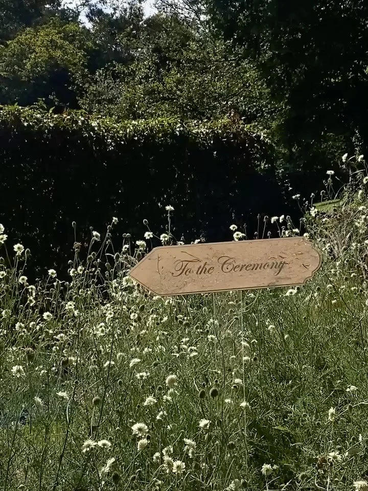 Mirror &amp; lace signage 🤍 for Isabella &amp; Will&rsquo;s wedding day at their beautiful private property. 

4th &amp; 5th slide by @callacontent 🪿 

Styling&nbsp;@wholelottalovecreative
Florist&nbsp;@evolve.floral
Mirror printing @mjandcodesigns