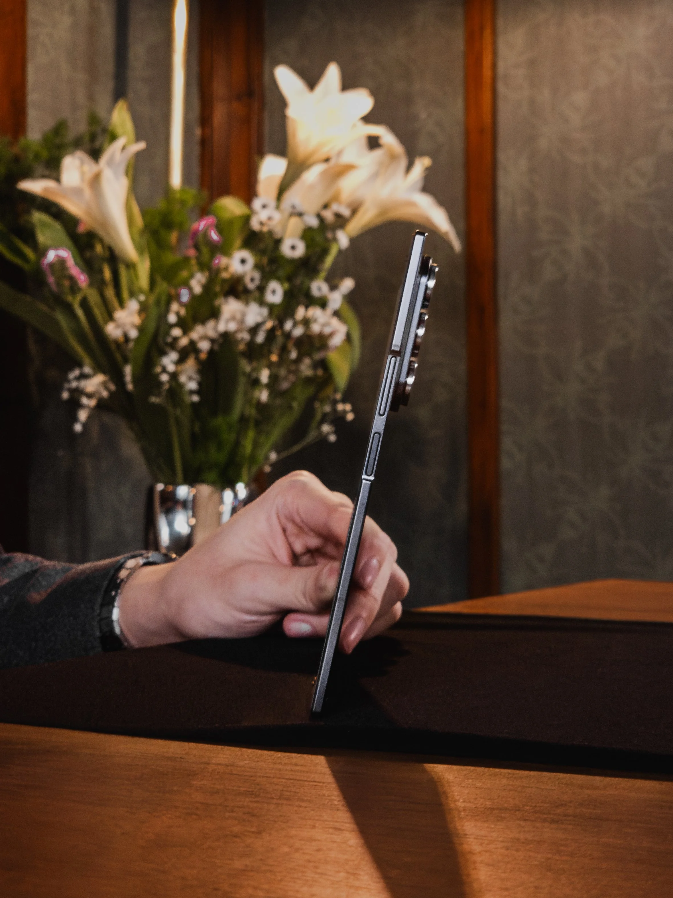 Samsung Trifold Lifestyle Photos [With DI]-8.jpg