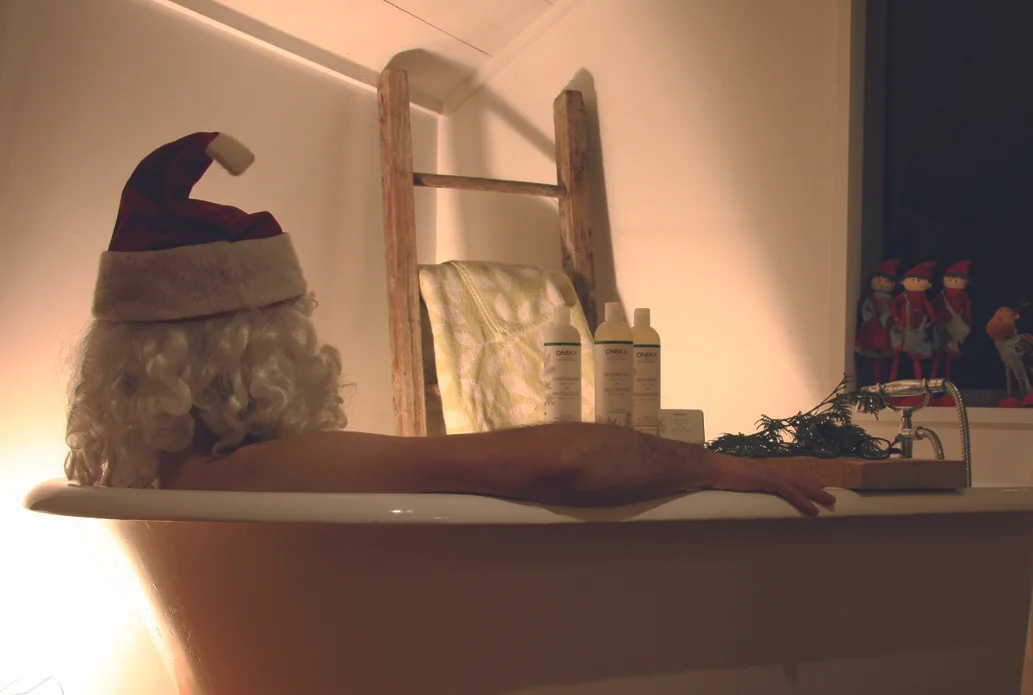 Le Père Noël prend son bain