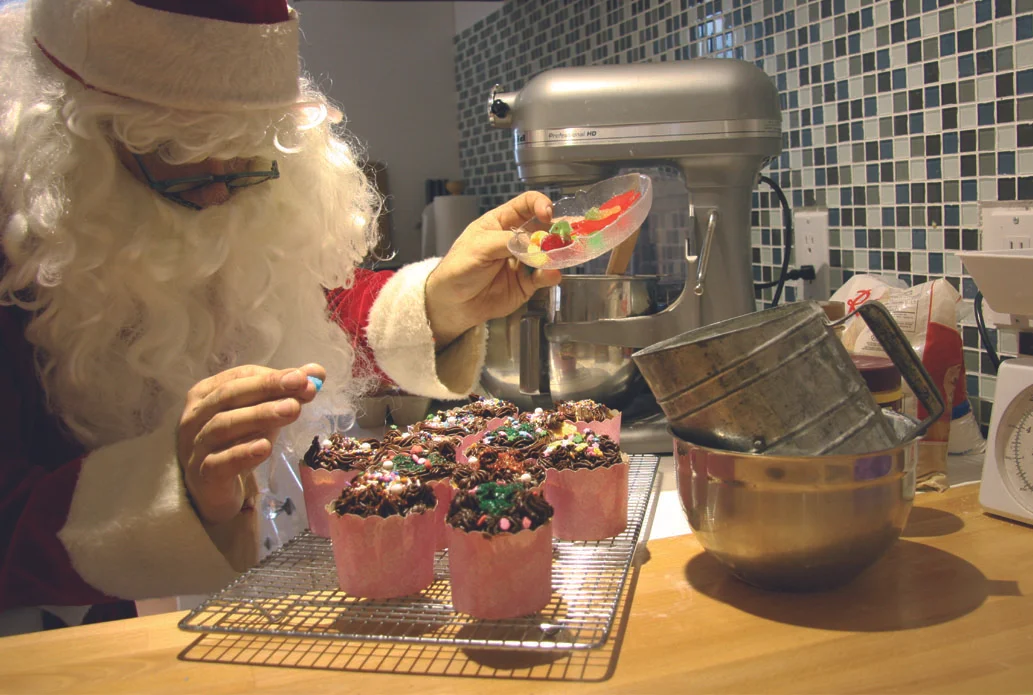 Le Père Noël prépare des gâteries
