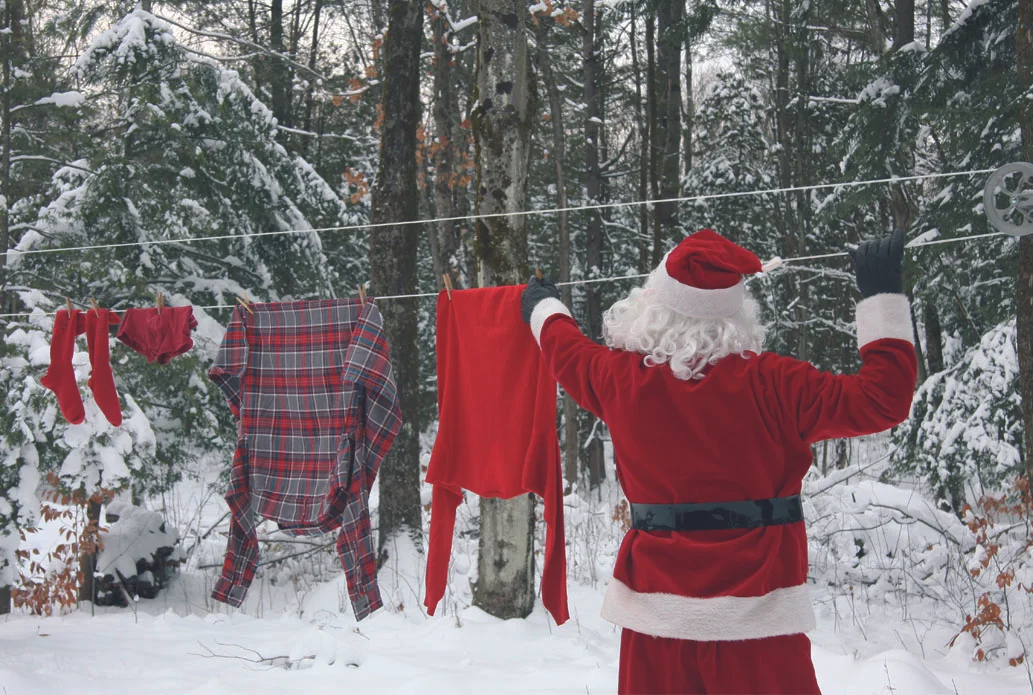 Le Père Noël fait sécher son linge