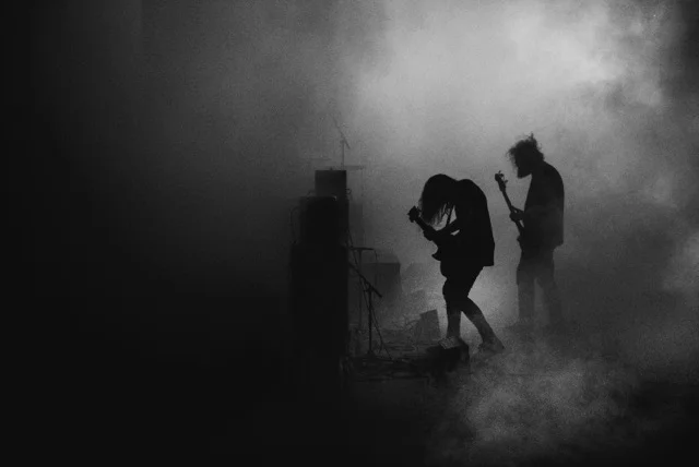 AMENRA SHARE MASS VI CENTER PIECE, "PLUS PRÈS DE TOI (CLOSER TO YOU)"; ALBUM OUT OCT. 20
