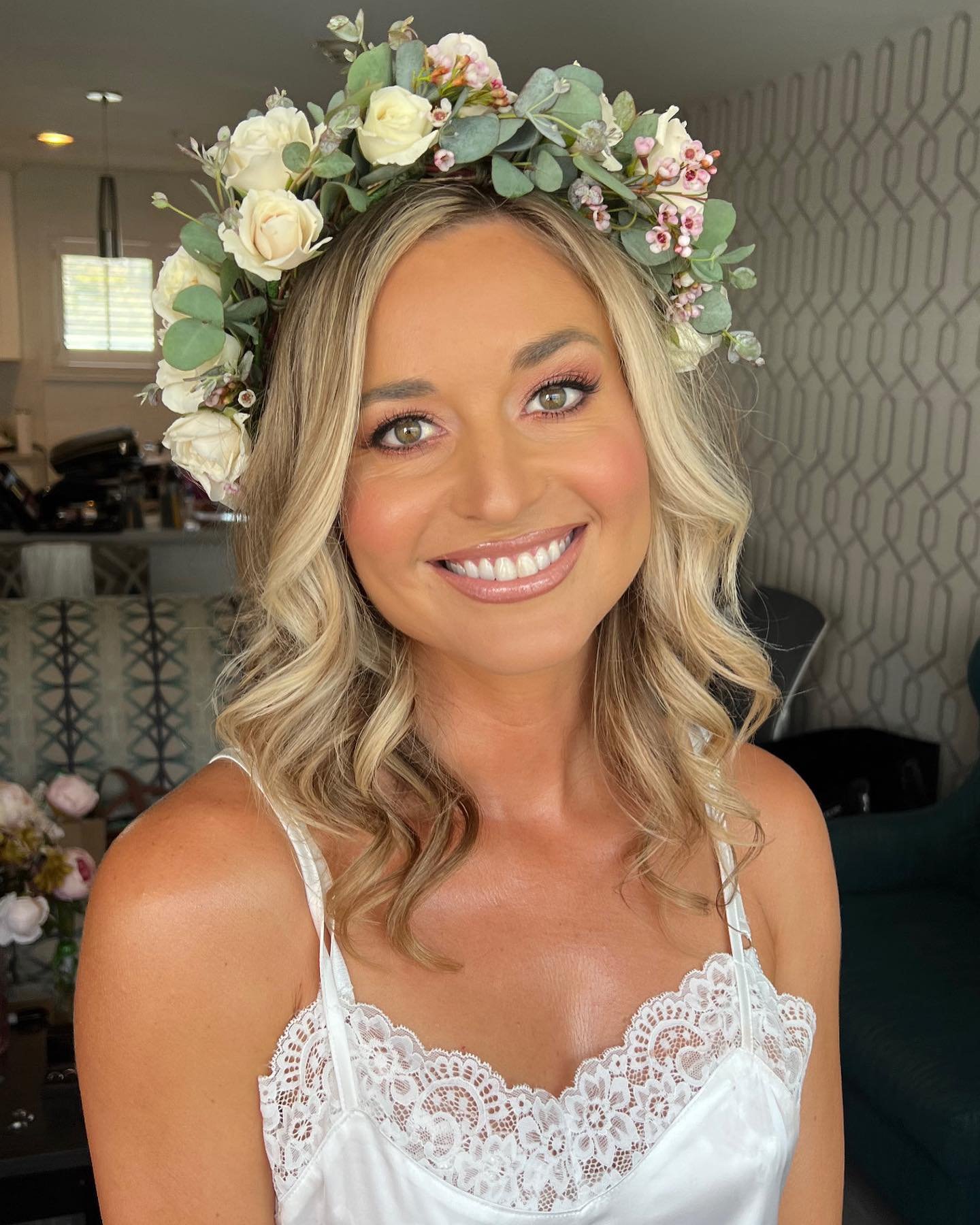 This wedding was so special to me because it was on one of my own girls from my team! @kaitlynweathers was beyond beautiful!! We went with glowing skin and rose gold tones for this boho bride. 
The wedding itself was gorgeous and filled with so much 