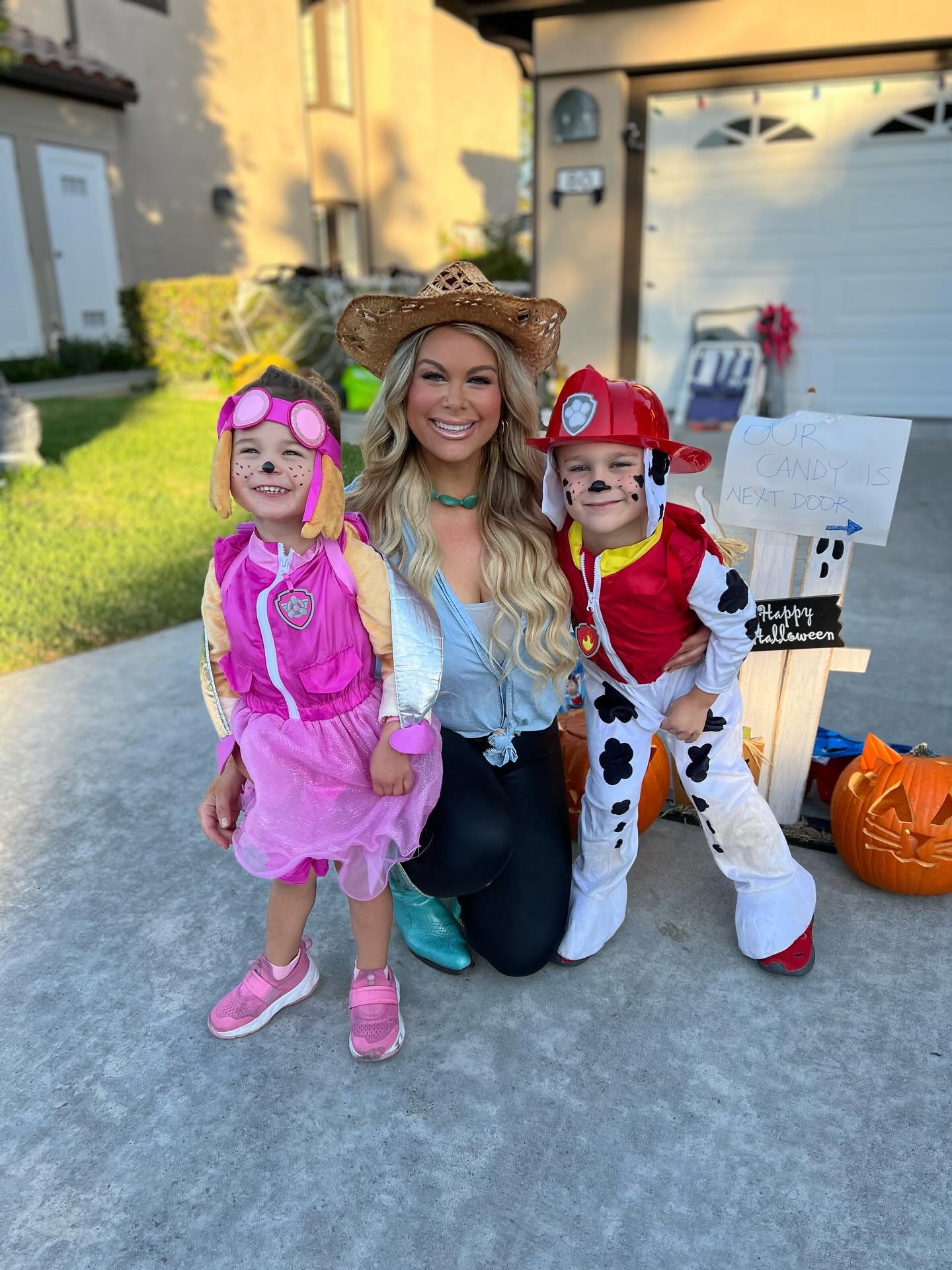 Happy Halloween 🎃 👻!!! This year was wonderful! Such a fun time with our neighbors and the kids trick-or-treating!