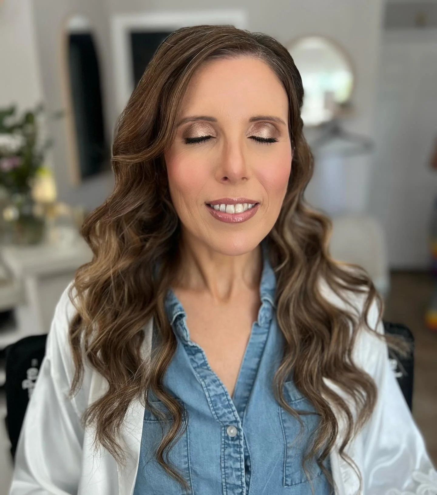 This bride was glowing on her big day! I added hair extensions and a frosty gold highlight on her eyes to make this look come to life! Congrats Jen and thanks so much for having me do this look on you!! ❤️
.
.
#purebeautybydanielle #ocmua #ocmakeupar