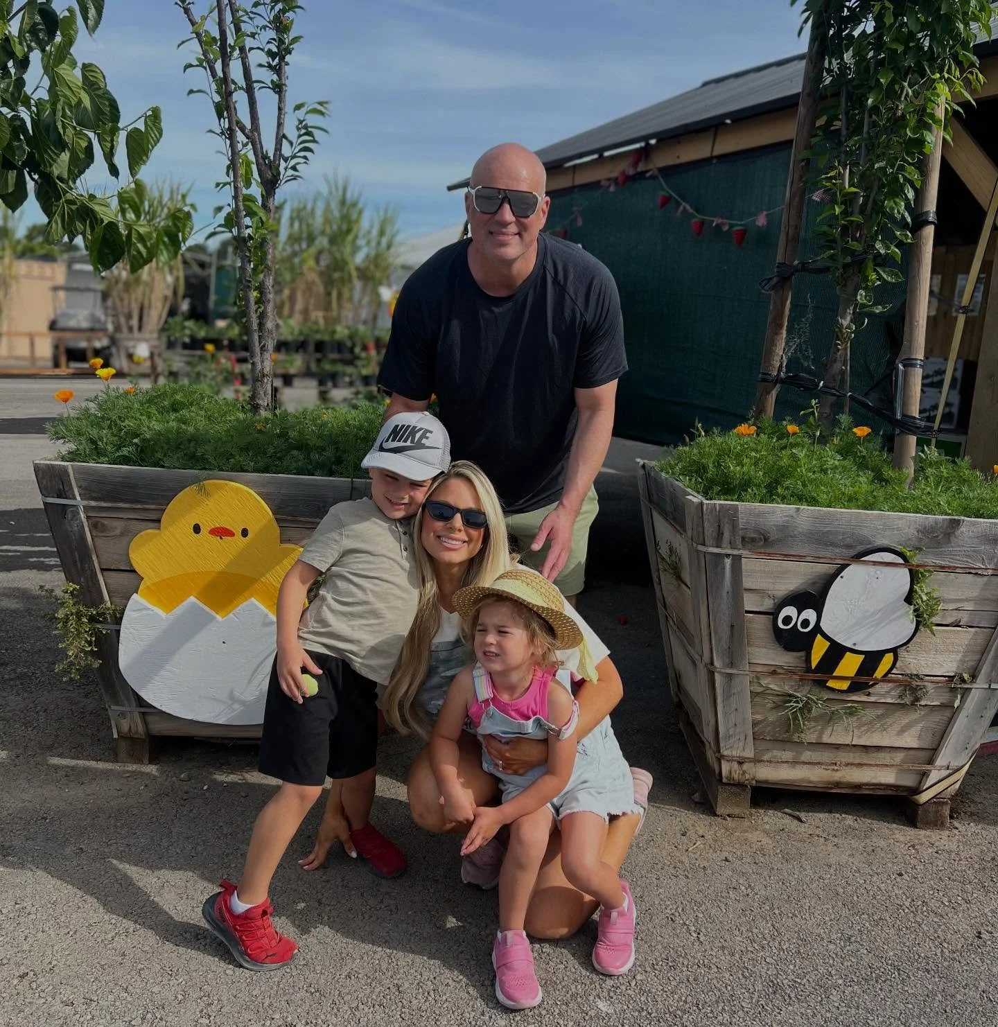 A beautiful day at Tanka Farms! I wish o could live on a farm! Just take me there&hellip;🥰🐣