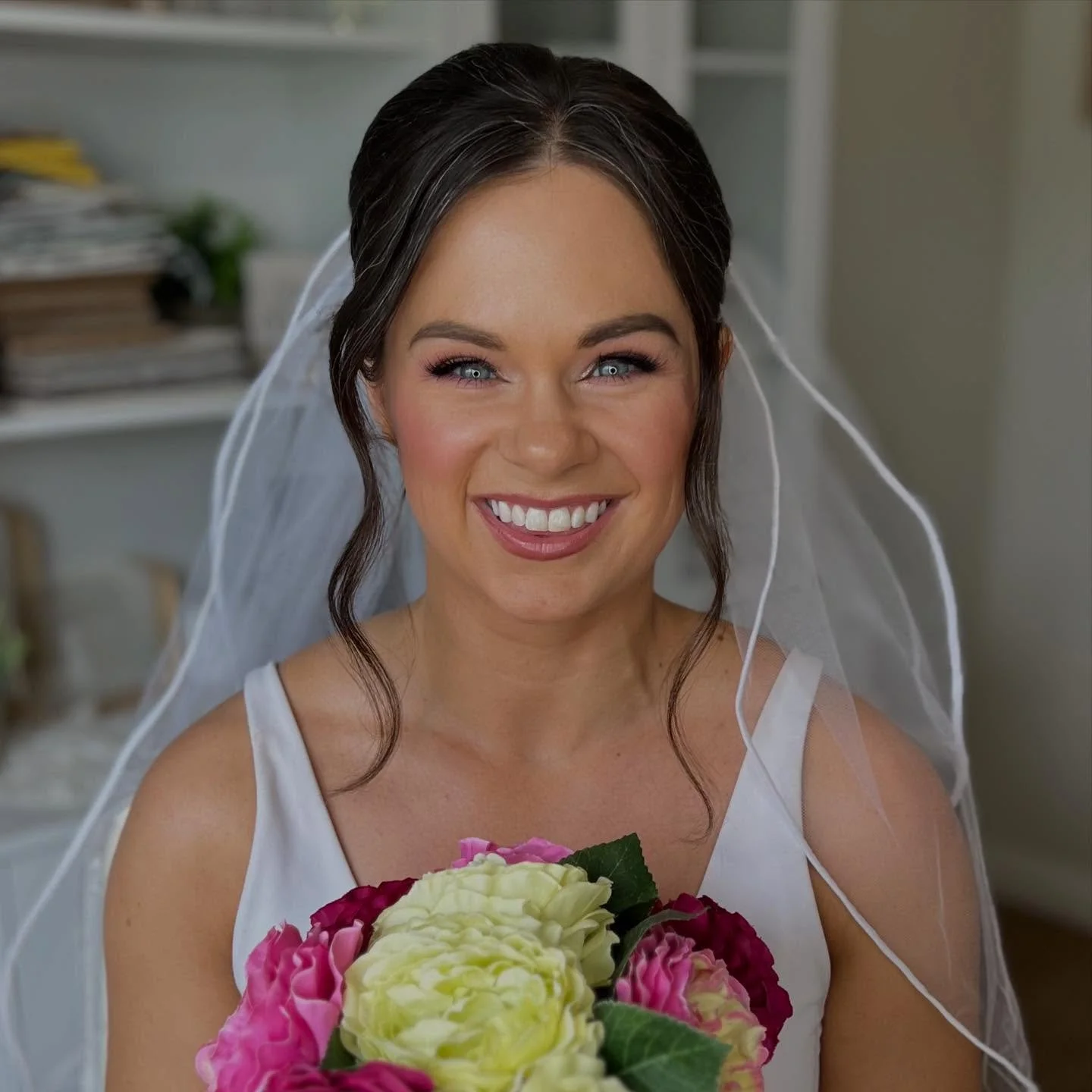 Piercing blue eyes!! I used some pink eyeshadows on her to really make them pop. And the outcome was perfect 👌 
.
.
.
#ocmakeupartist #ochairstylist #makeupandhairstylist #ocbridalstylist #bridalmakeup