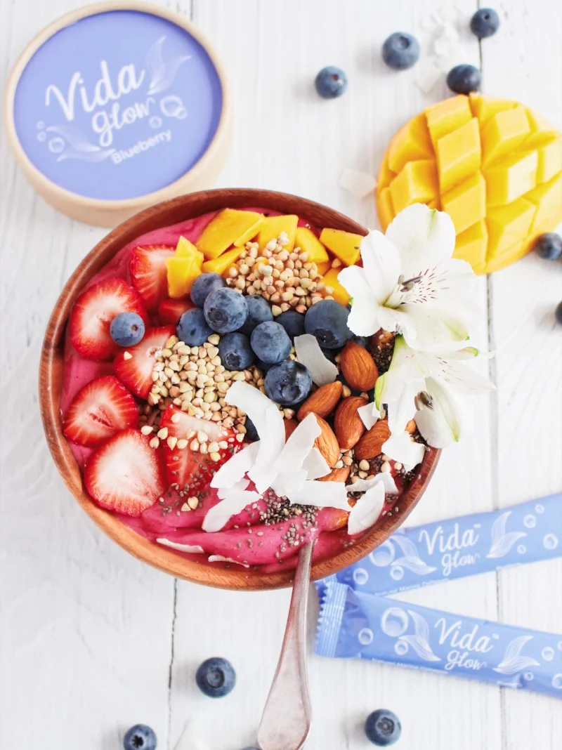 Pink Pitaya smoothie bowl with Vida Glow Blueberry marine collagen powder