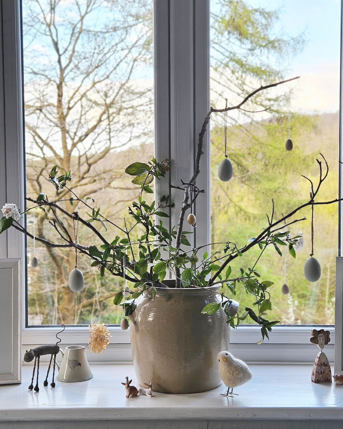 - E A S T E R -

Day 30 &amp; 31 - weekend &amp; this is the end of #marchmeetthemaker2024 I didn't think I'd keep up this year but just about managed it!

So it's Easter, our Easter trees up using blossom from the garden which smells amazing! The la