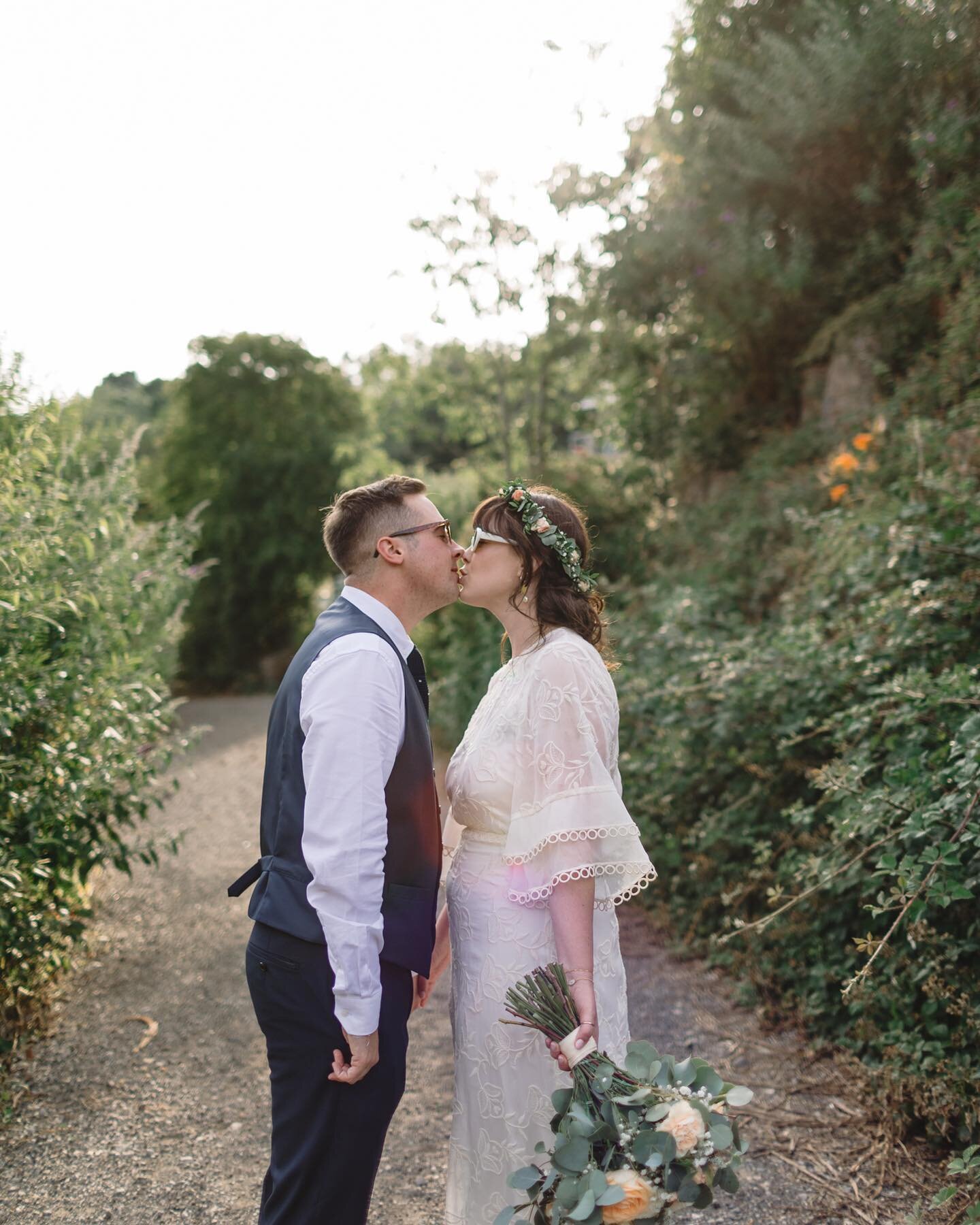 Currently editing Katie &amp; Joe&rsquo;s wedding, and it&rsquo;s nothing but smiles and giggles! ⚡️⚡️⚡️

Can&rsquo;t wait to show you all more!

@louisebarryphotographer 
@thevenuehalifax 
@natashacoustol.floraldesigns 
@poppys_hair_design 
@emilykw