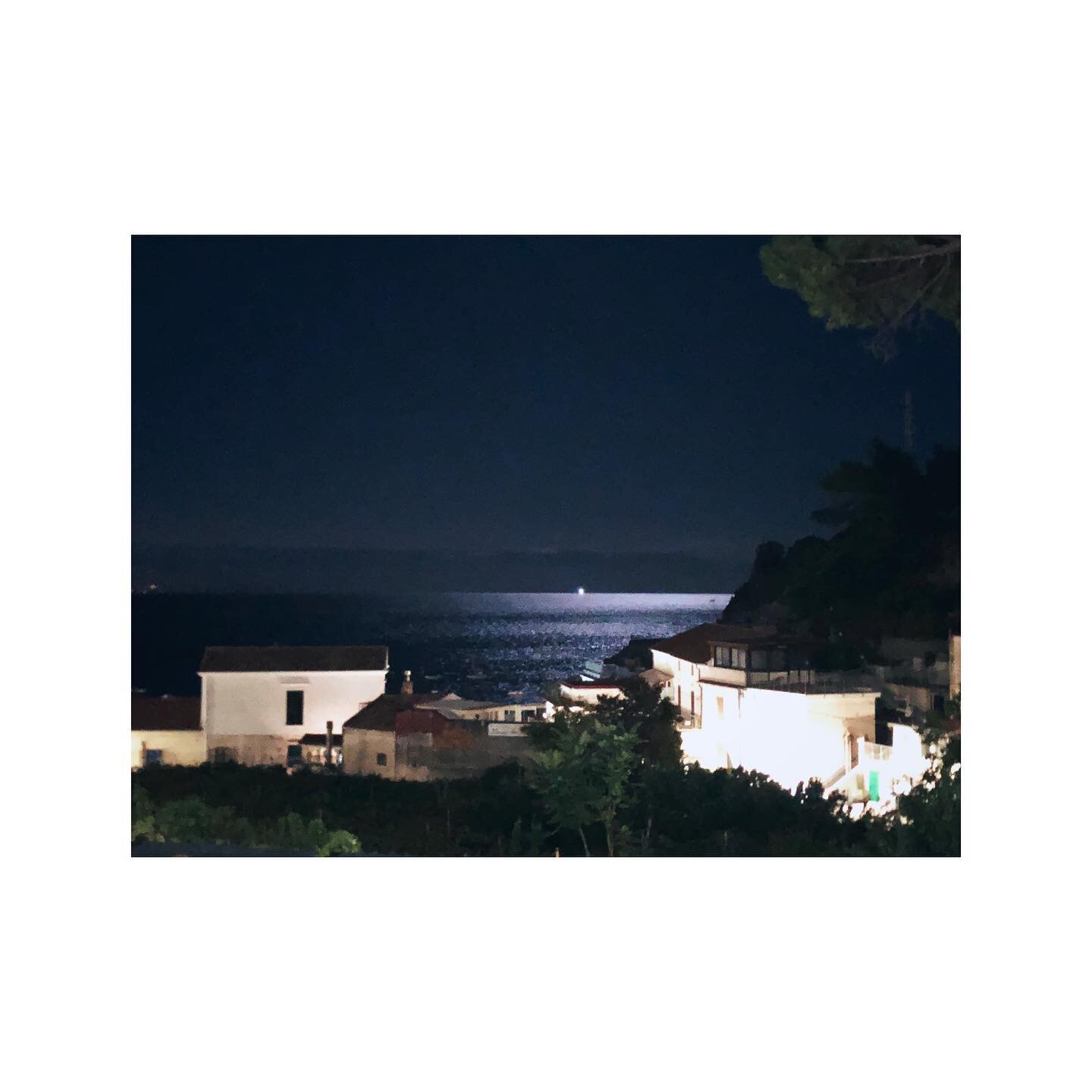 Il mare, di notte. #amalficoast #TagsForLikes #italy #instagood #me #smile #follow #cute #photooftheday #tbt #followme #naples #beautiful #ffffff  #happy #picoftheday #naplesitaly #instadaily #food #swag #amazing #TFLers #fashion #fun #summer #instal